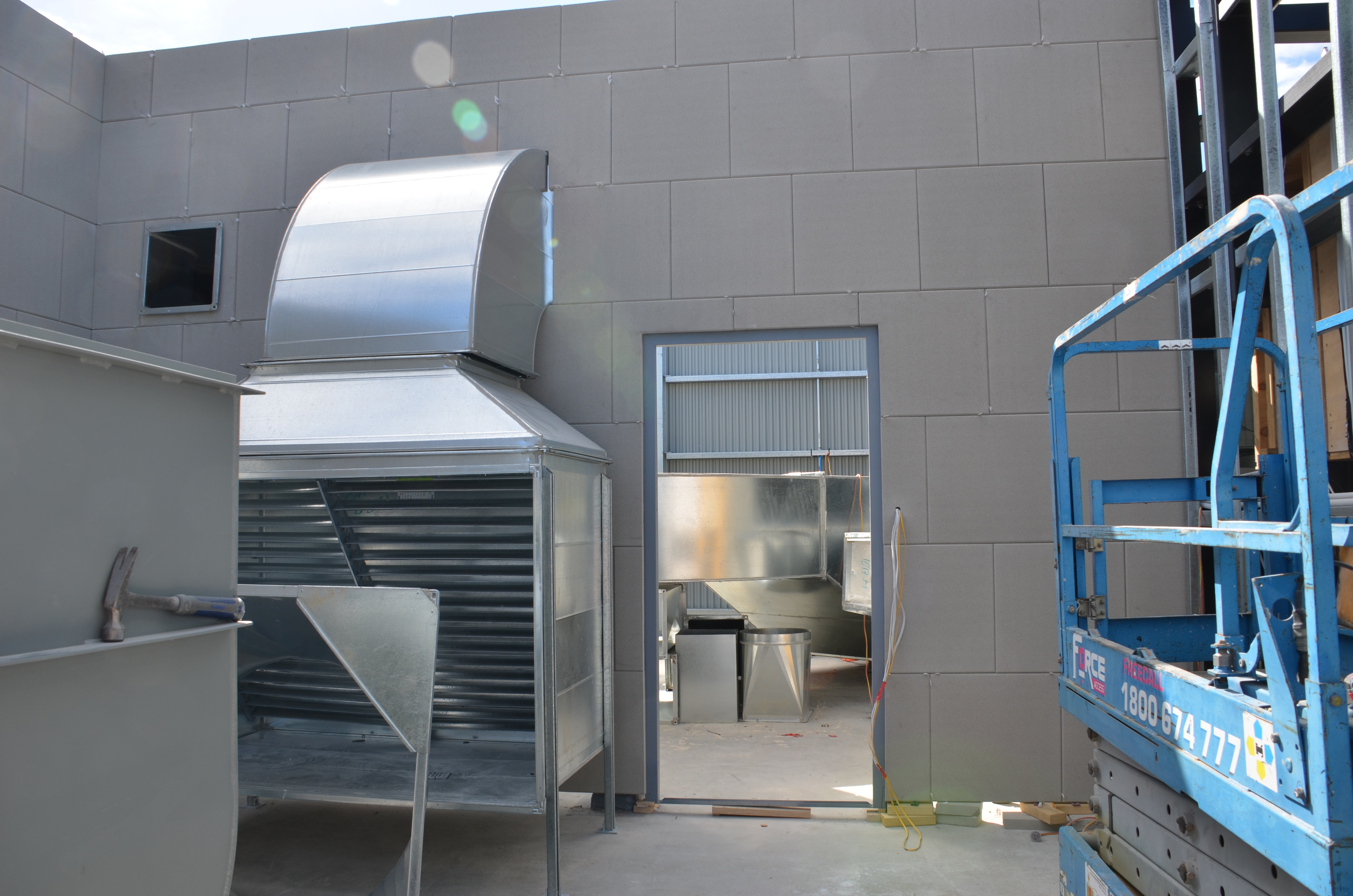 https://archive.abp.unimelb.edu.au/objects/images/Construction/Images/Roof/Plantroom claddings/DSC_6115.JPG
