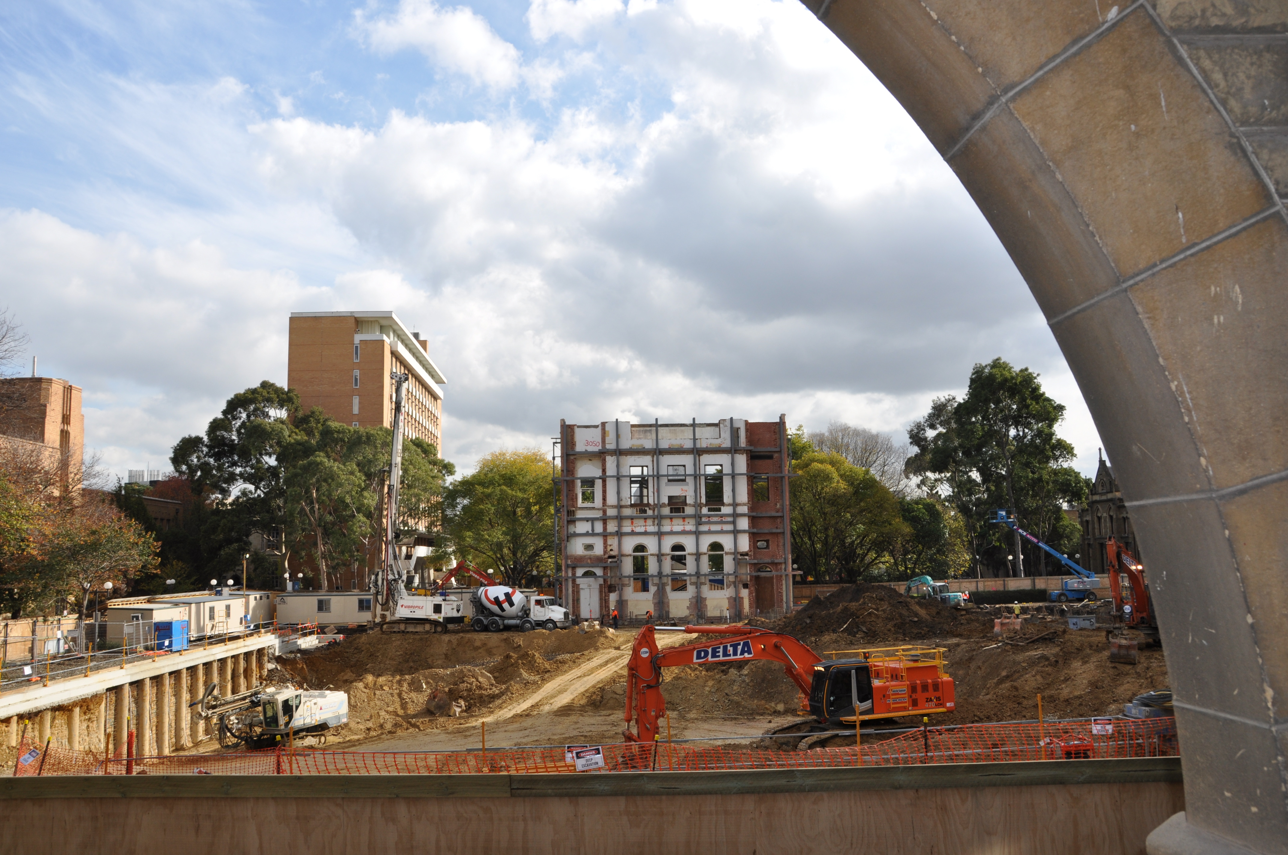 https://archive.abp.unimelb.edu.au/objects/images/Construction/Images/Basement/Bulk excavation/DSC_0130.JPG