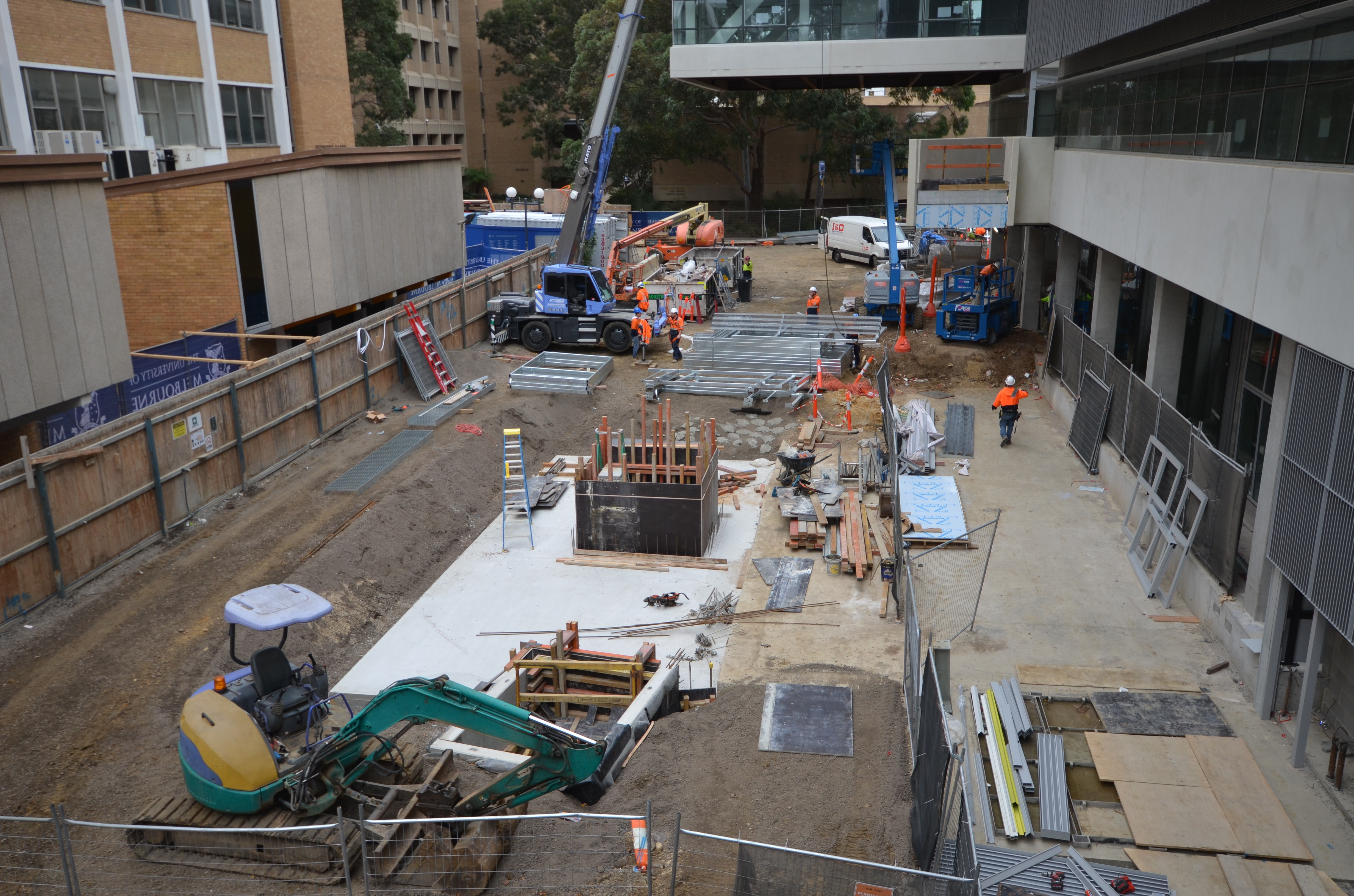 https://archive.abp.unimelb.edu.au/objects/images/Construction/Images/Services/Mechanical/Air intake plenums/DSC_8282.JPG