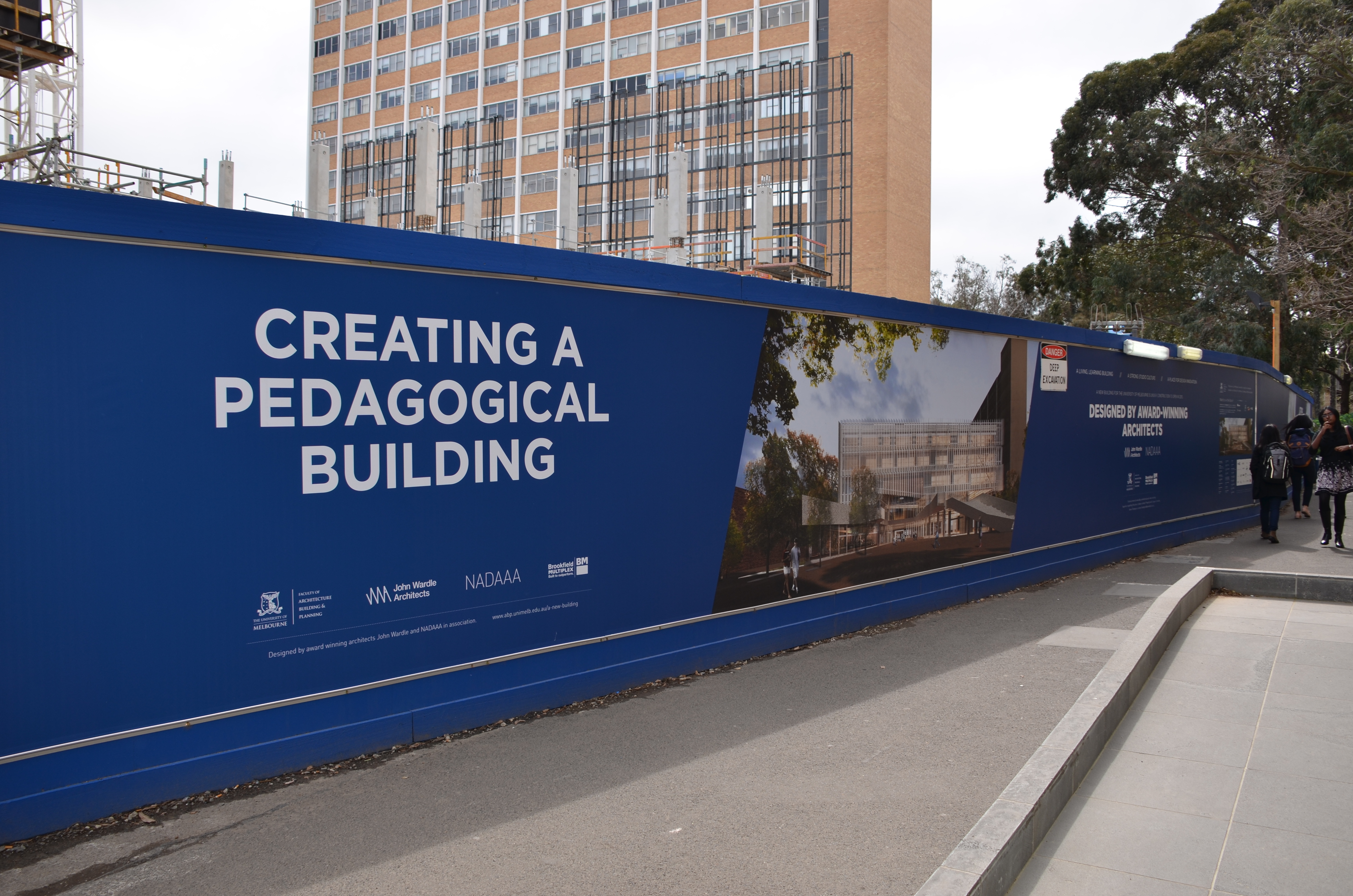 https://archive.abp.unimelb.edu.au/objects/images/Construction/Images/Site facilities/Additional site sheds & fences/Fence signage & images/DSC_2101.JPG https://archive.abp.unimelb.edu.au/objects/images/Construction/Images/Site facilities/Additional site sheds & fences/Fence signage & images/DSC_2101.JPG