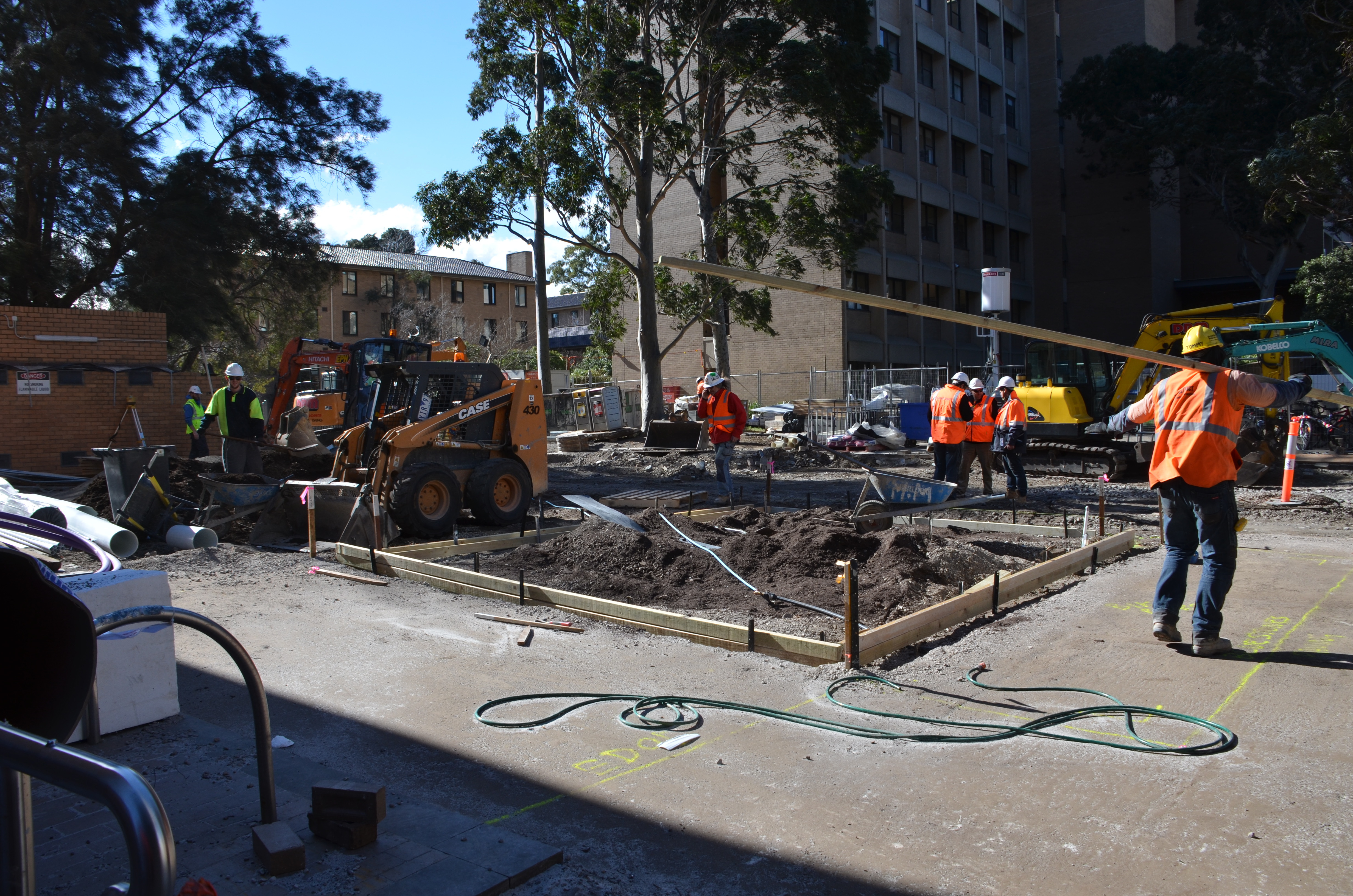 https://archive.abp.unimelb.edu.au/objects/images/Construction/Images/External Works/Groundworks/DSC_9710.JPG