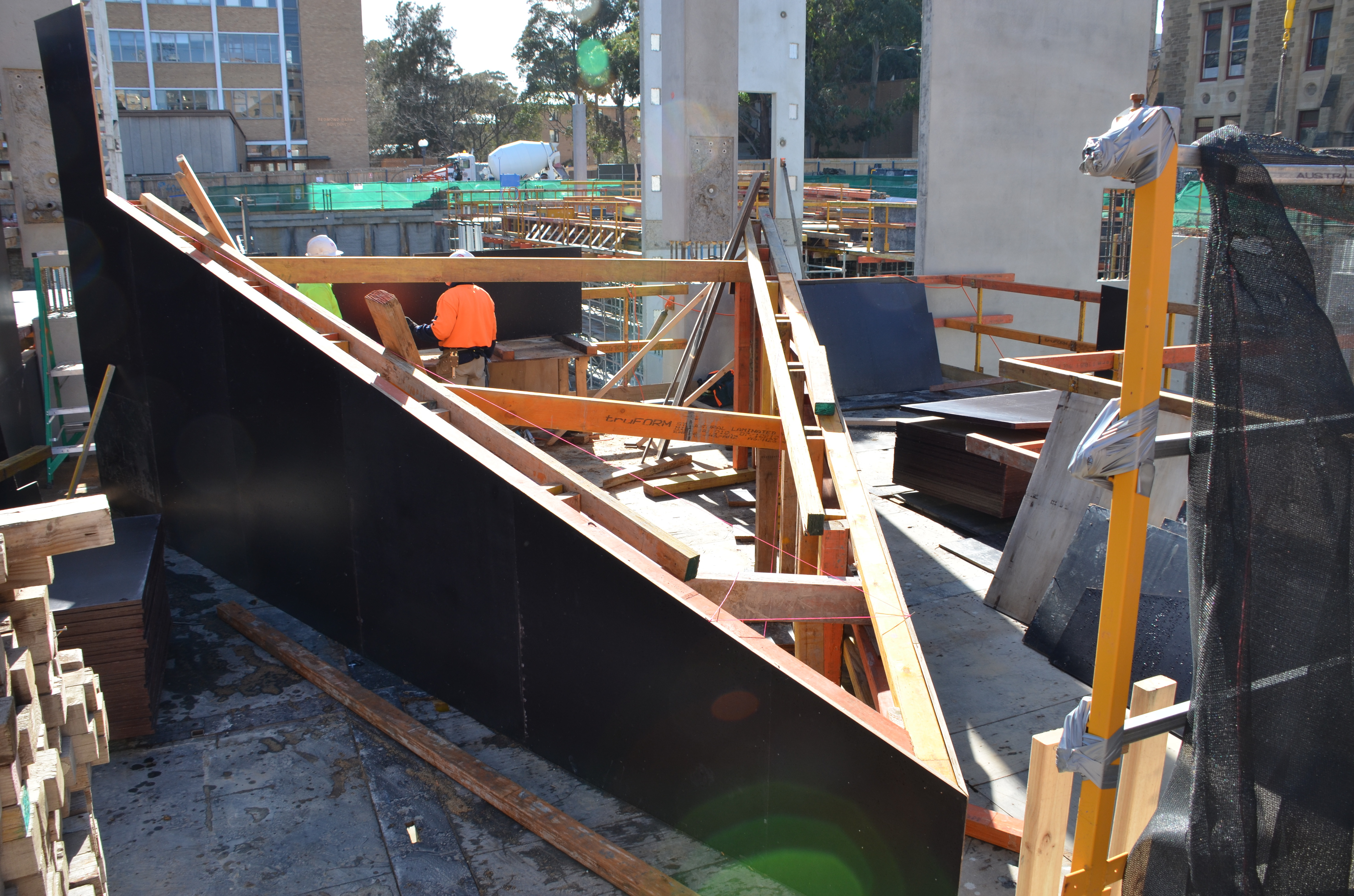 https://archive.abp.unimelb.edu.au/objects/images/Construction/Images/Concrete suspended slabs and beams/Wishbone beams library/DSC_0858.JPG