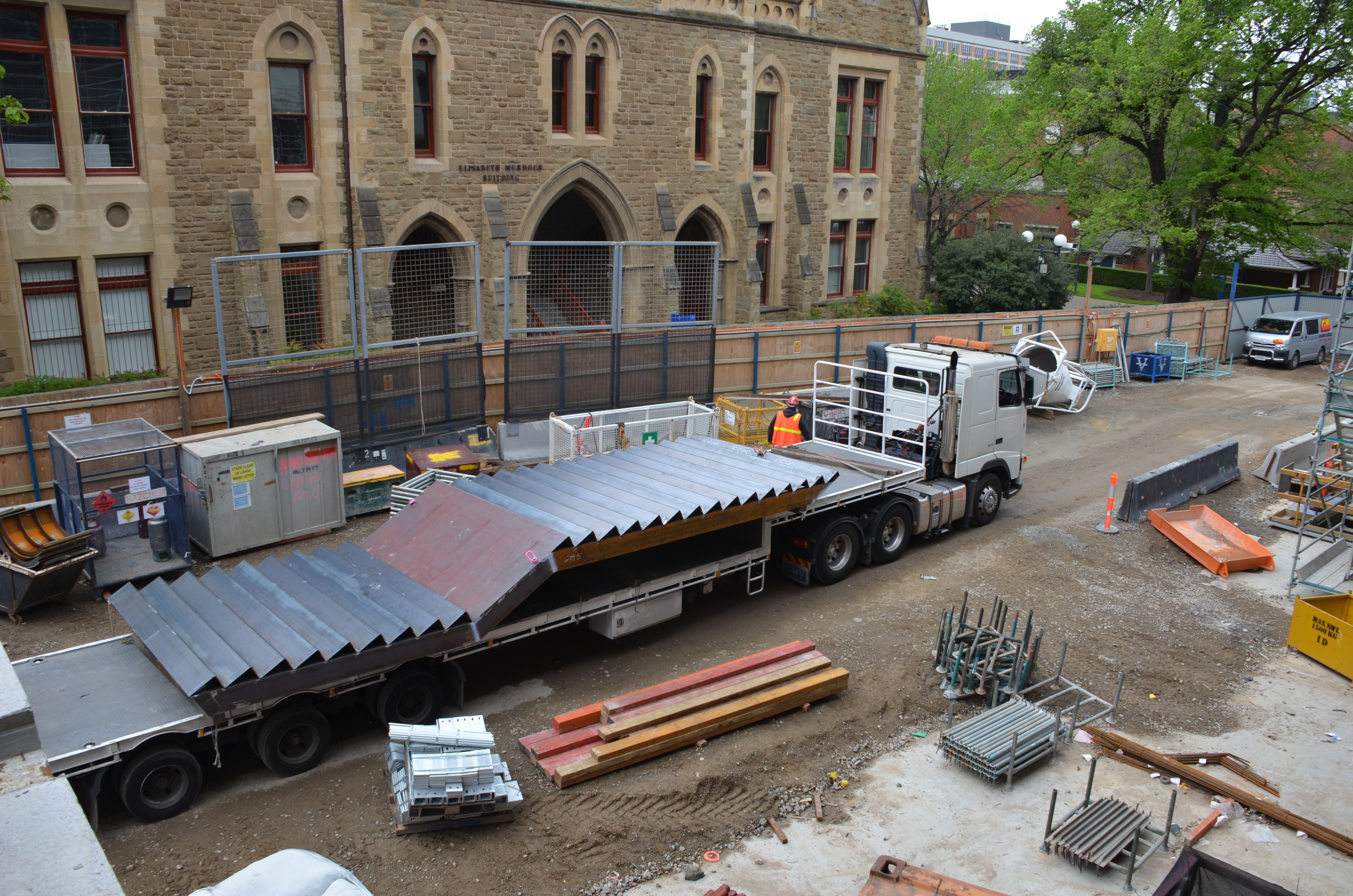 https://archive.abp.unimelb.edu.au/objects/images/Construction/Images/Stairs, walkways and balustrades/G & H structural steel stairs/DSC_3060.JPG
