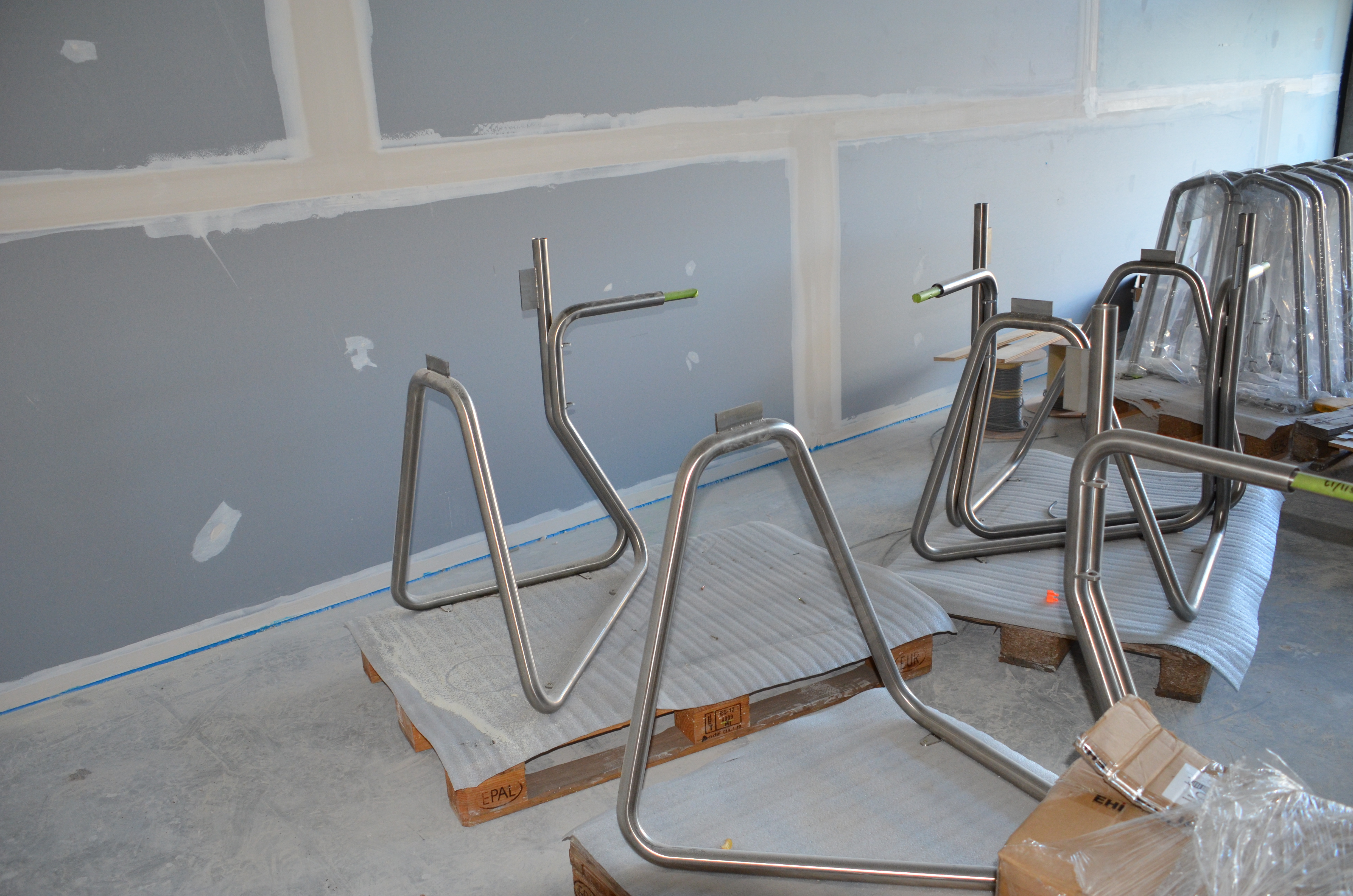 https://archive.abp.unimelb.edu.au/objects/images/Construction/Images/Atrium stainless steel wire mesh & frames/DSC_6604.JPG