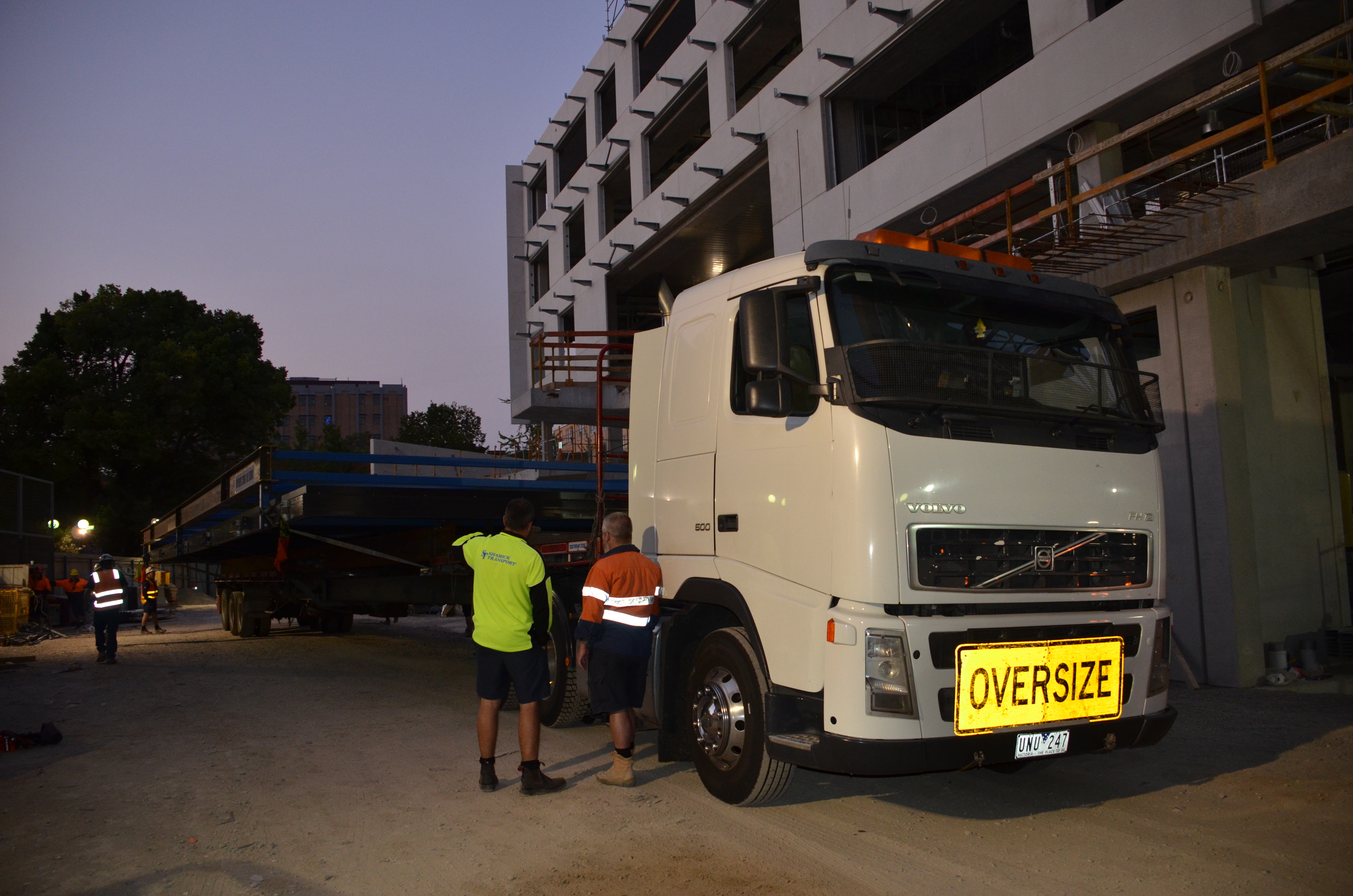 https://archive.abp.unimelb.edu.au/objects/images/Construction/Images/Roof/Glazed atrium roof/Delivery & Installation/DSC_5103.JPG https://archive.abp.unimelb.edu.au/objects/images/Construction/Images/Roof/Glazed atrium roof/Delivery & Installation/DSC_5103.JPG