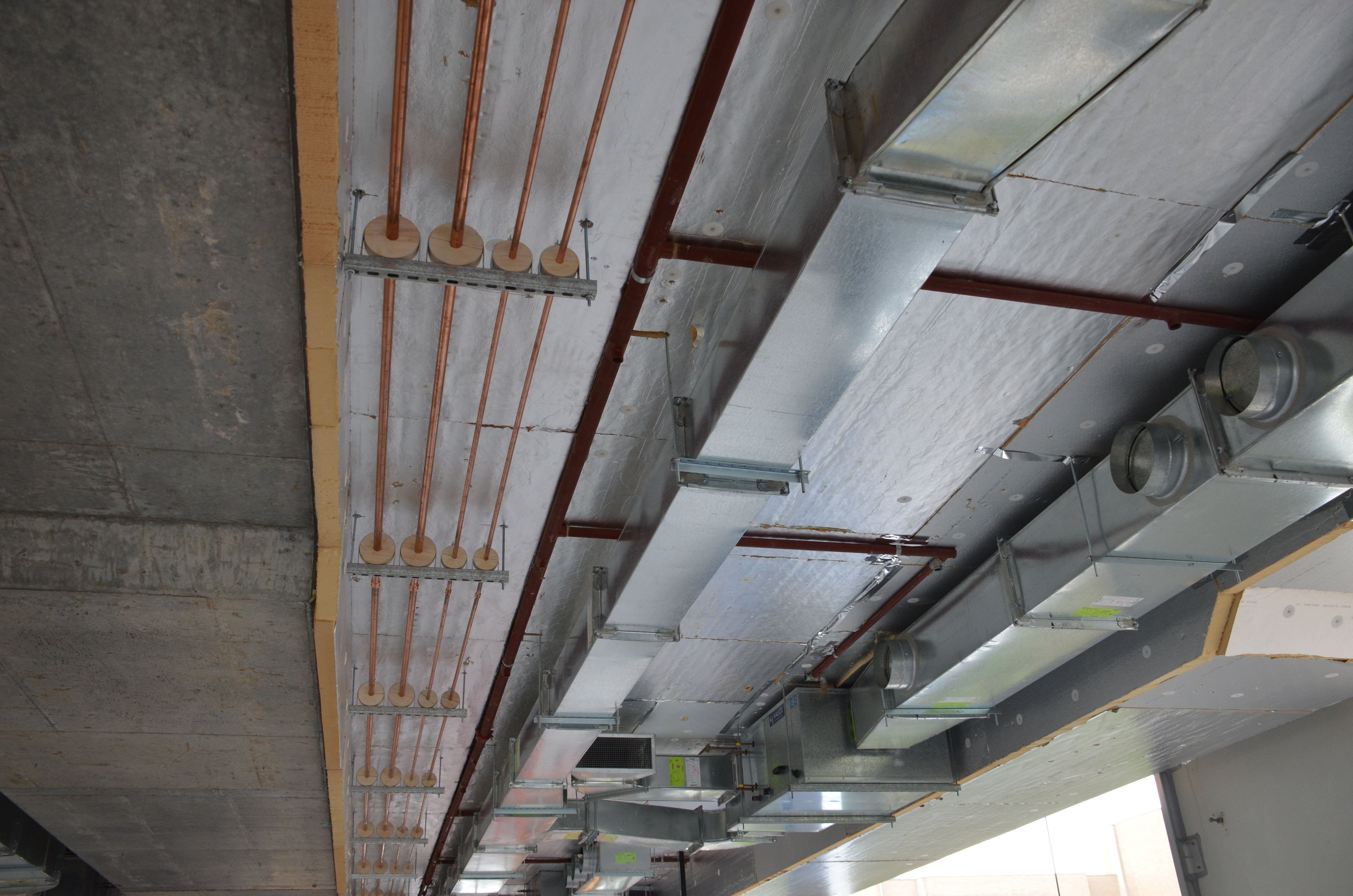 https://archive.abp.unimelb.edu.au/objects/images/Construction/Images/Ceilings/Insulated sheets to underside of slab/DSC_5648.JPG https://archive.abp.unimelb.edu.au/objects/images/Construction/Images/Ceilings/Insulated sheets to underside of slab/DSC_5648.JPG