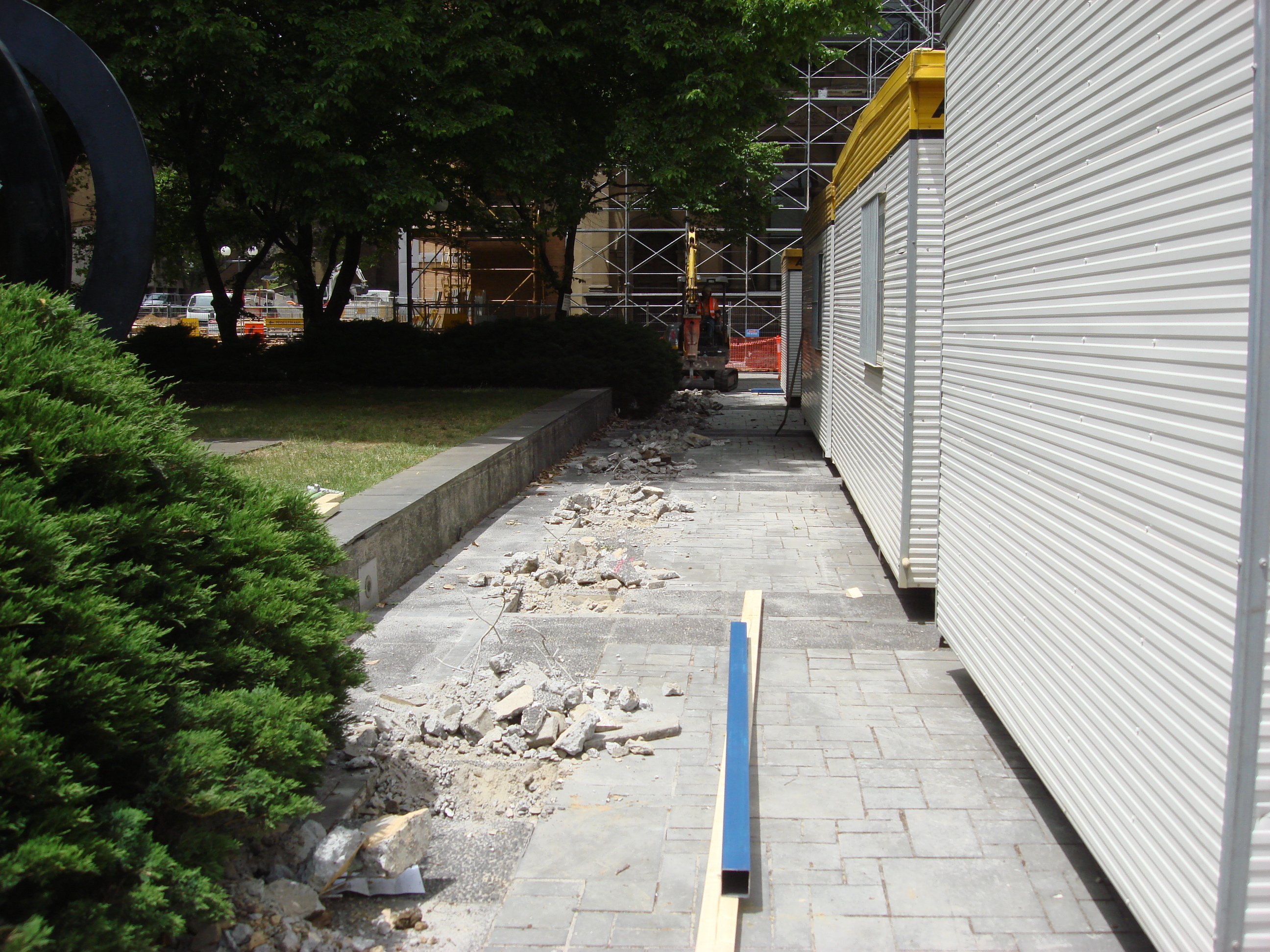 https://archive.abp.unimelb.edu.au/objects/images/Pre-construction/Hoardings and sheds/DSC07761.JPG