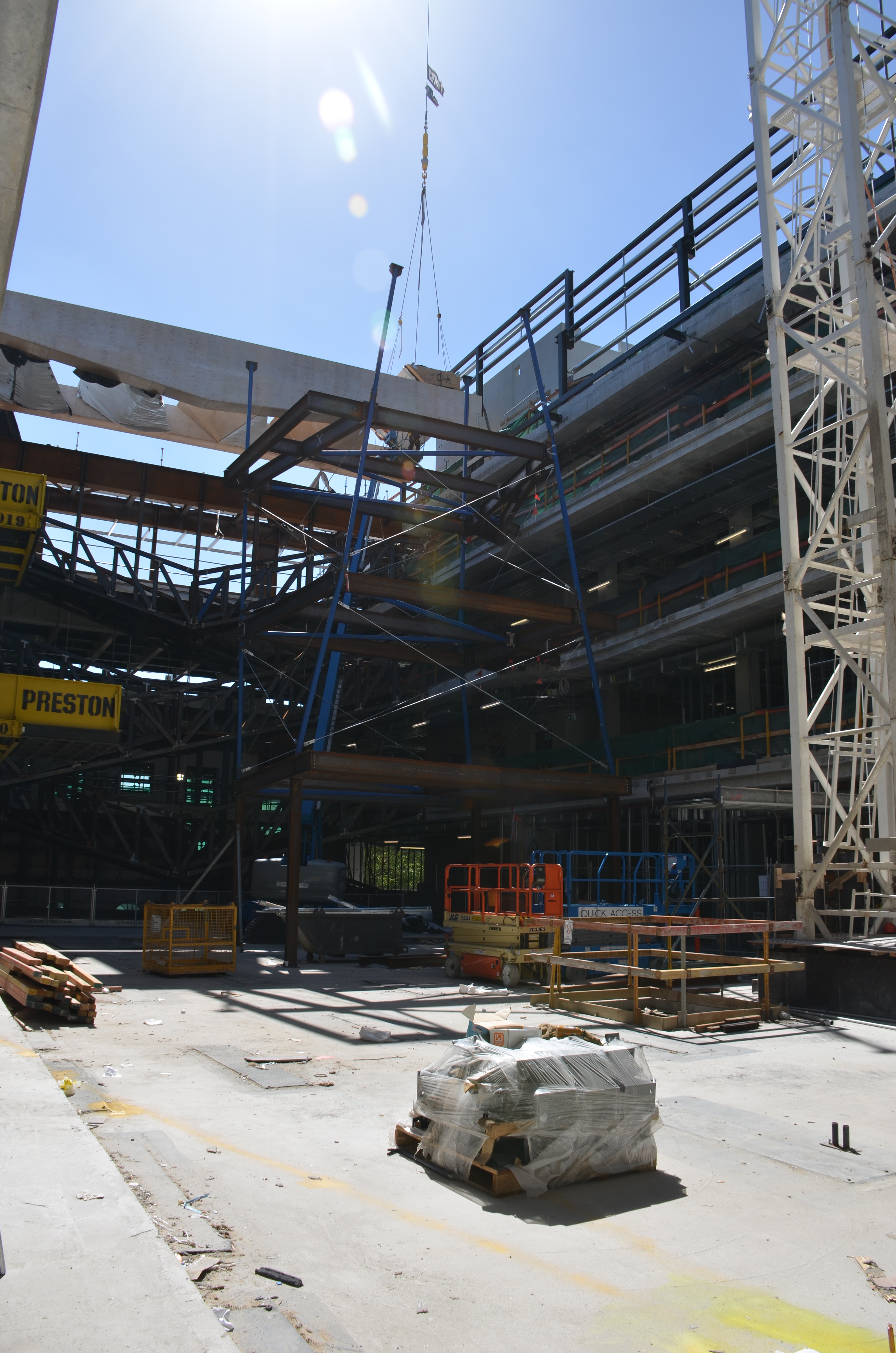 https://archive.abp.unimelb.edu.au/objects/images/Construction/Images/Hanging studio/Steel framing/DSC_4964.JPG https://archive.abp.unimelb.edu.au/objects/images/Construction/Images/Hanging studio/Steel framing/DSC_4964.JPG