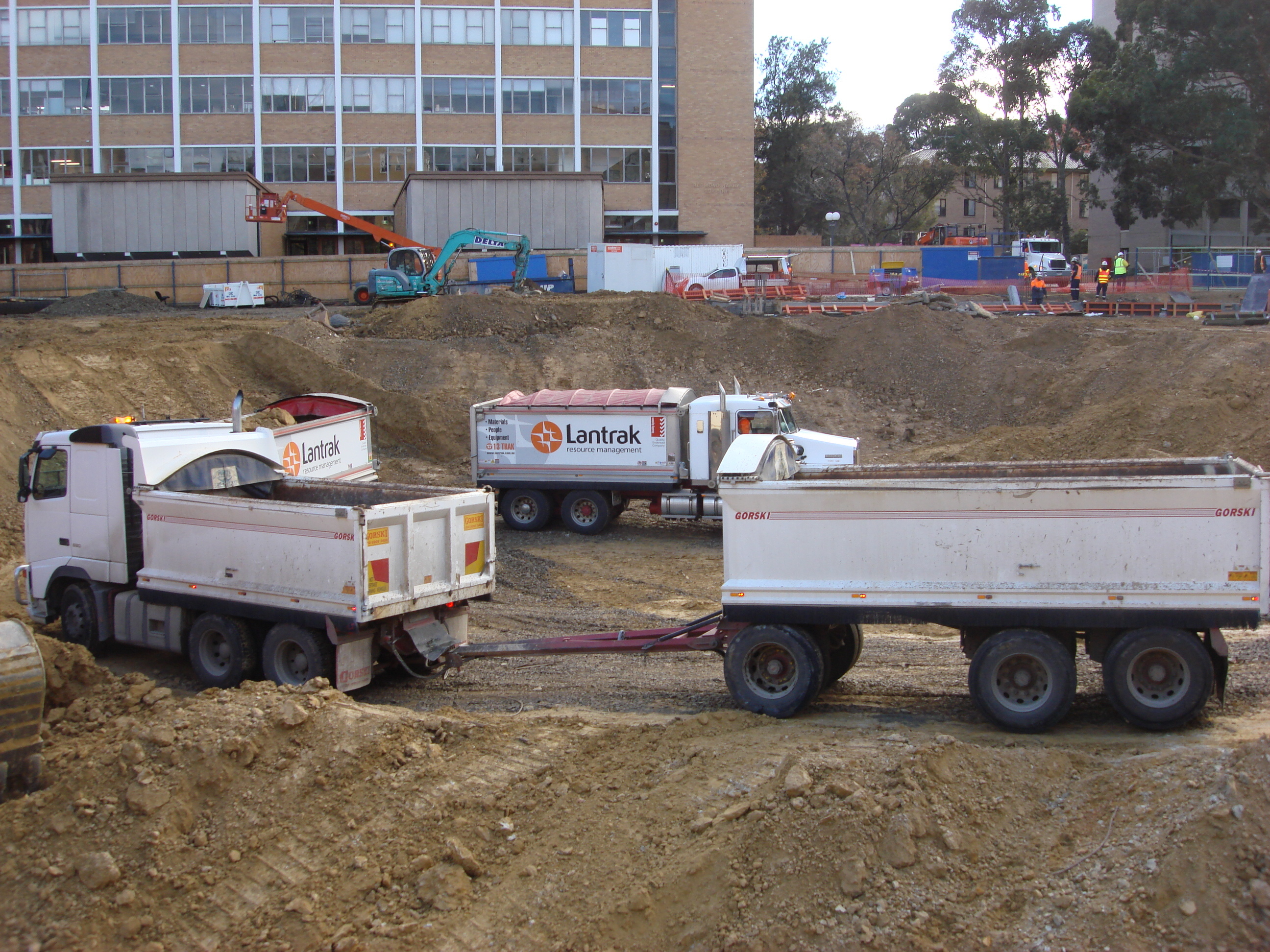 https://archive.abp.unimelb.edu.au/objects/images/Construction/Images/Basement/Bulk excavation/DSC_0104V.JPG