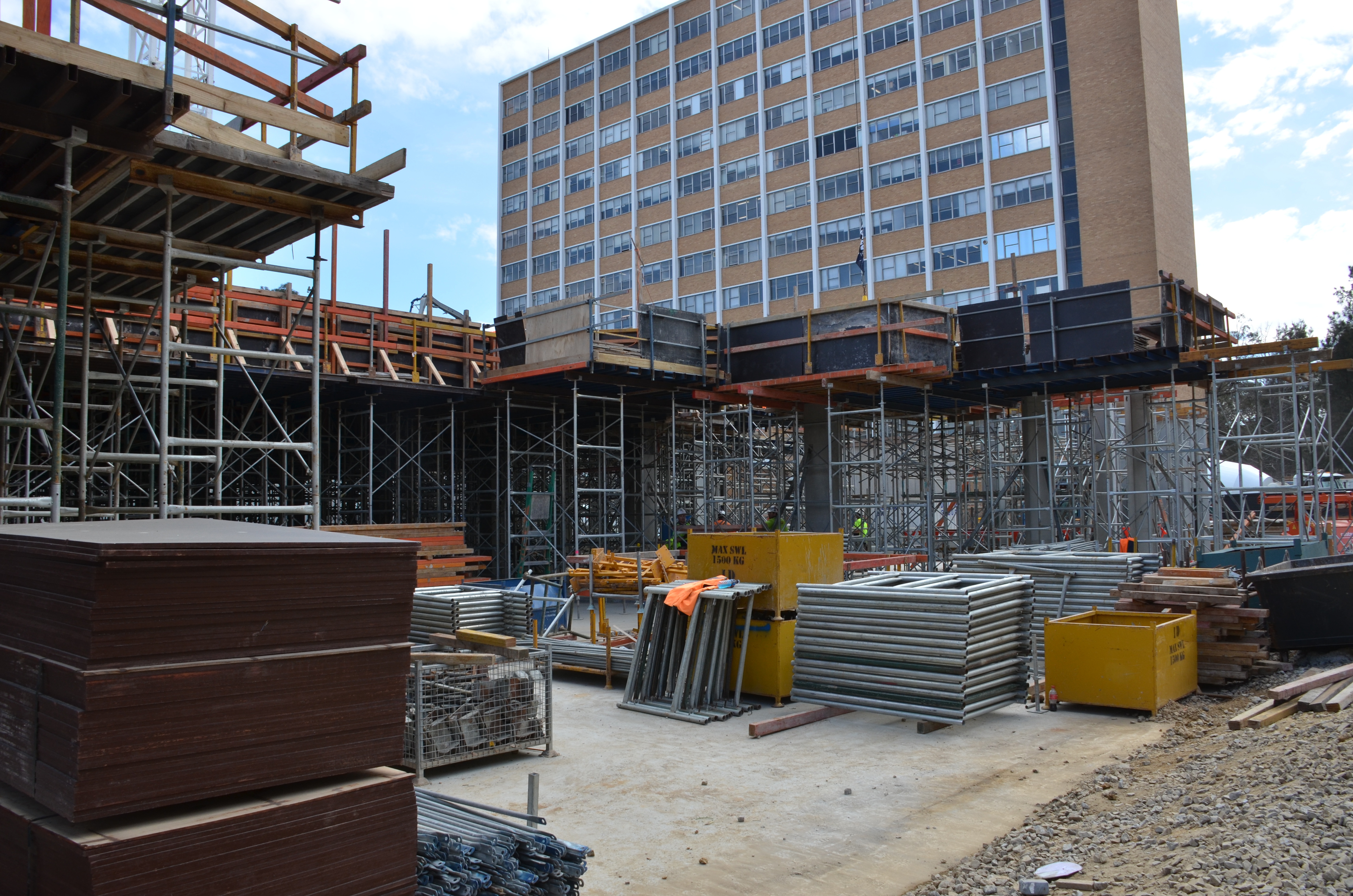https://archive.abp.unimelb.edu.au/objects/images/Construction/Images/Concrete suspended slabs and beams/Levels 1-5 & formwork/DSC_1447.JPG