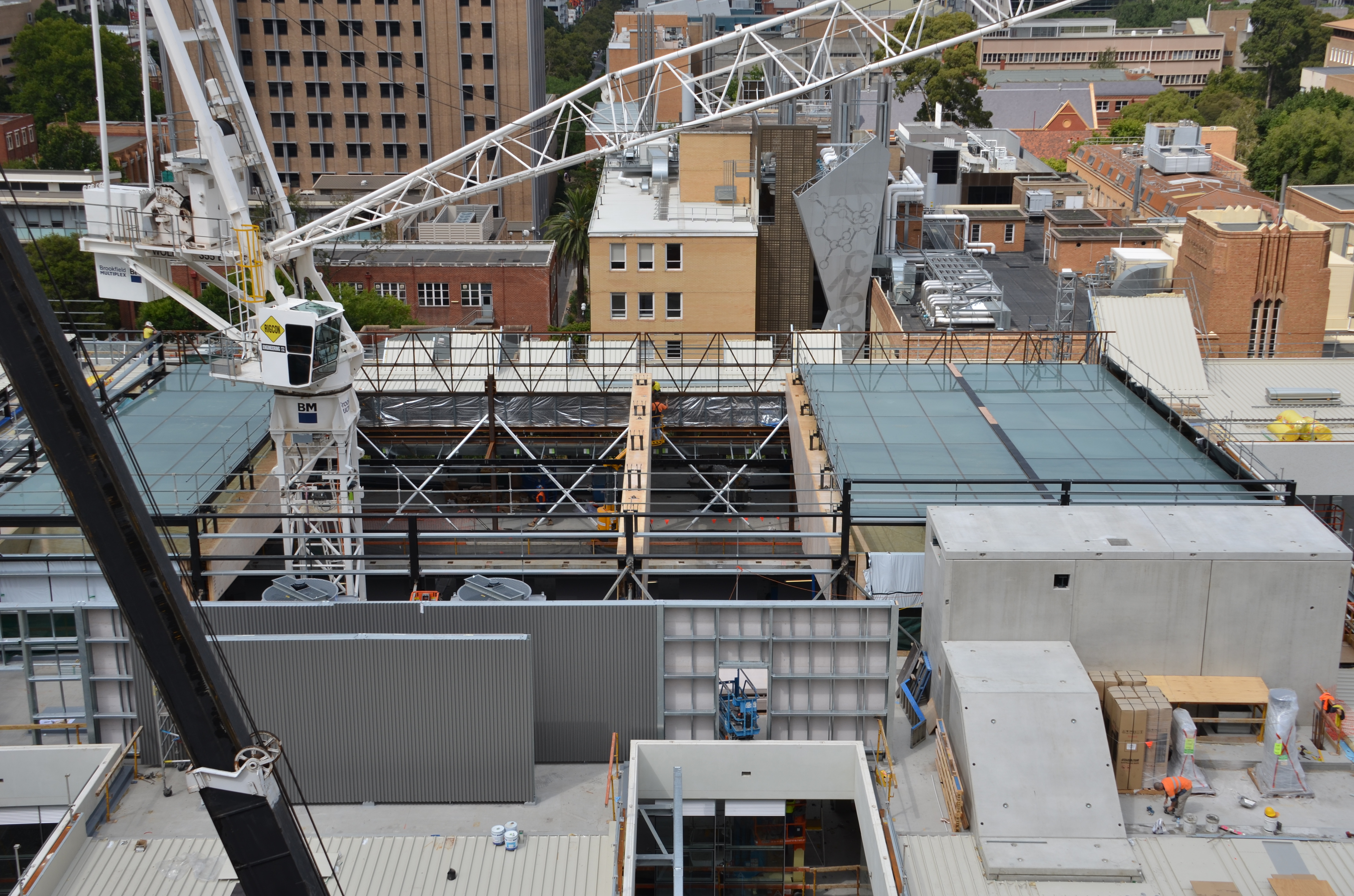 https://archive.abp.unimelb.edu.au/objects/images/Construction/Images/Roof/Glazed atrium roof/Delivery & Installation/DSC_5360.JPG