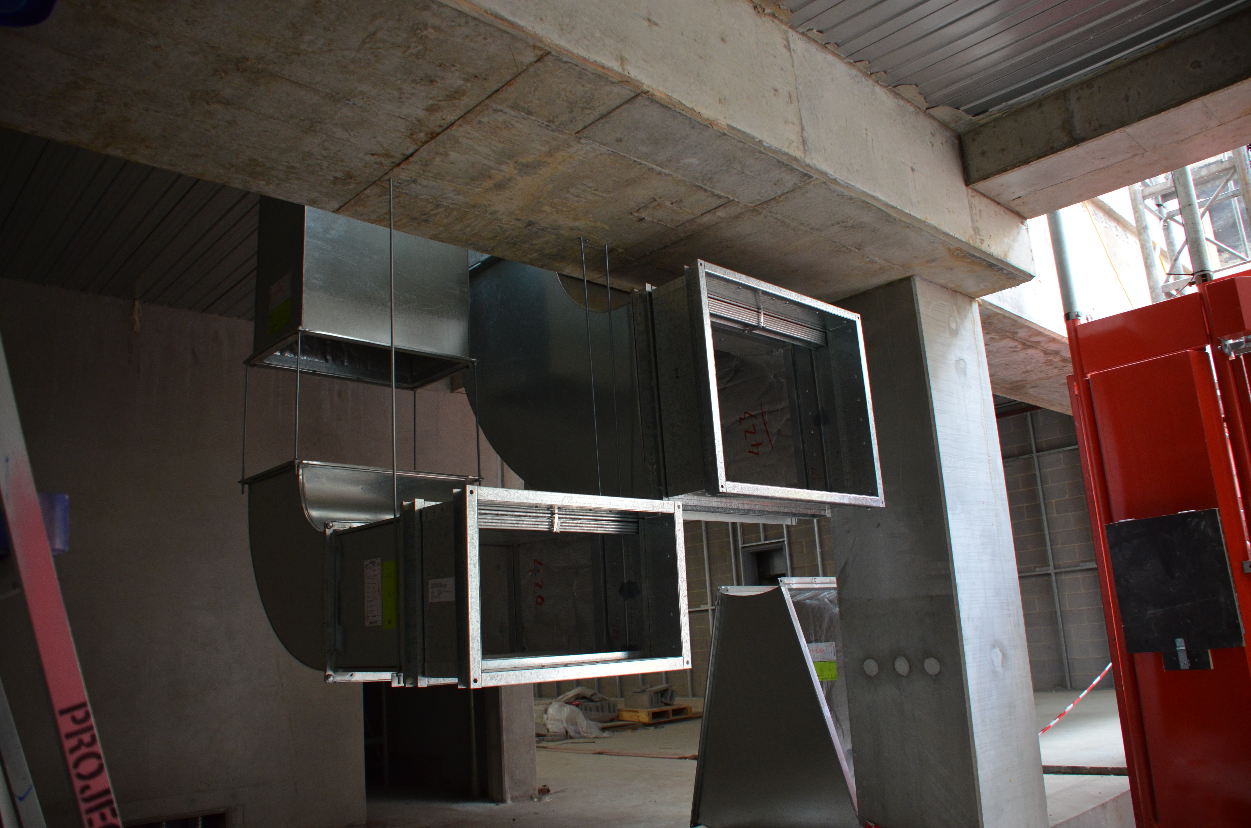 https://archive.abp.unimelb.edu.au/objects/images/Construction/Images/Services/Mechanical/Large plant room basement/DSC_3654.JPG