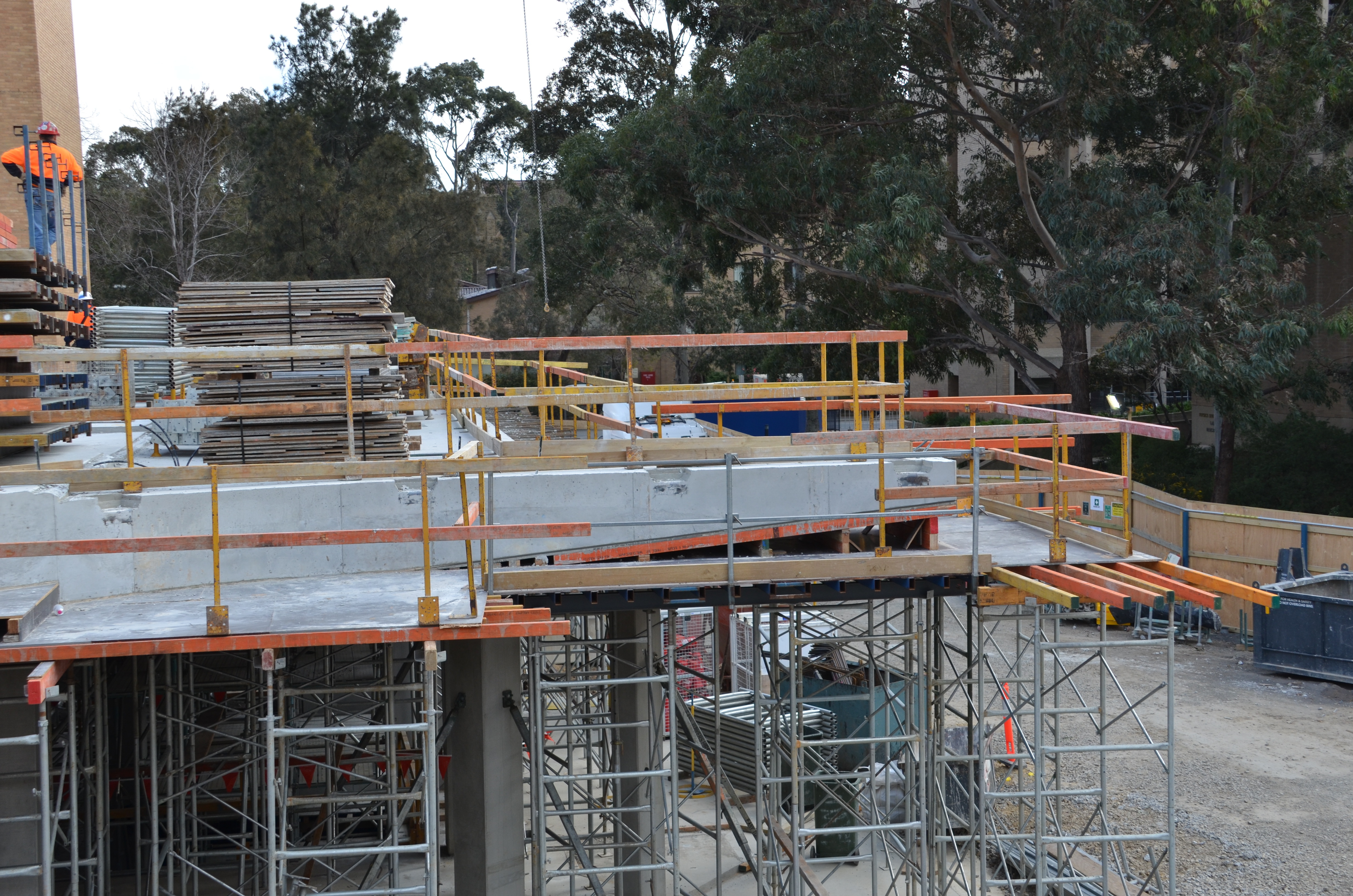 https://archive.abp.unimelb.edu.au/objects/images/Construction/Images/Concrete suspended slabs and beams/Levels 1-5 & formwork/DSC_1962.JPG