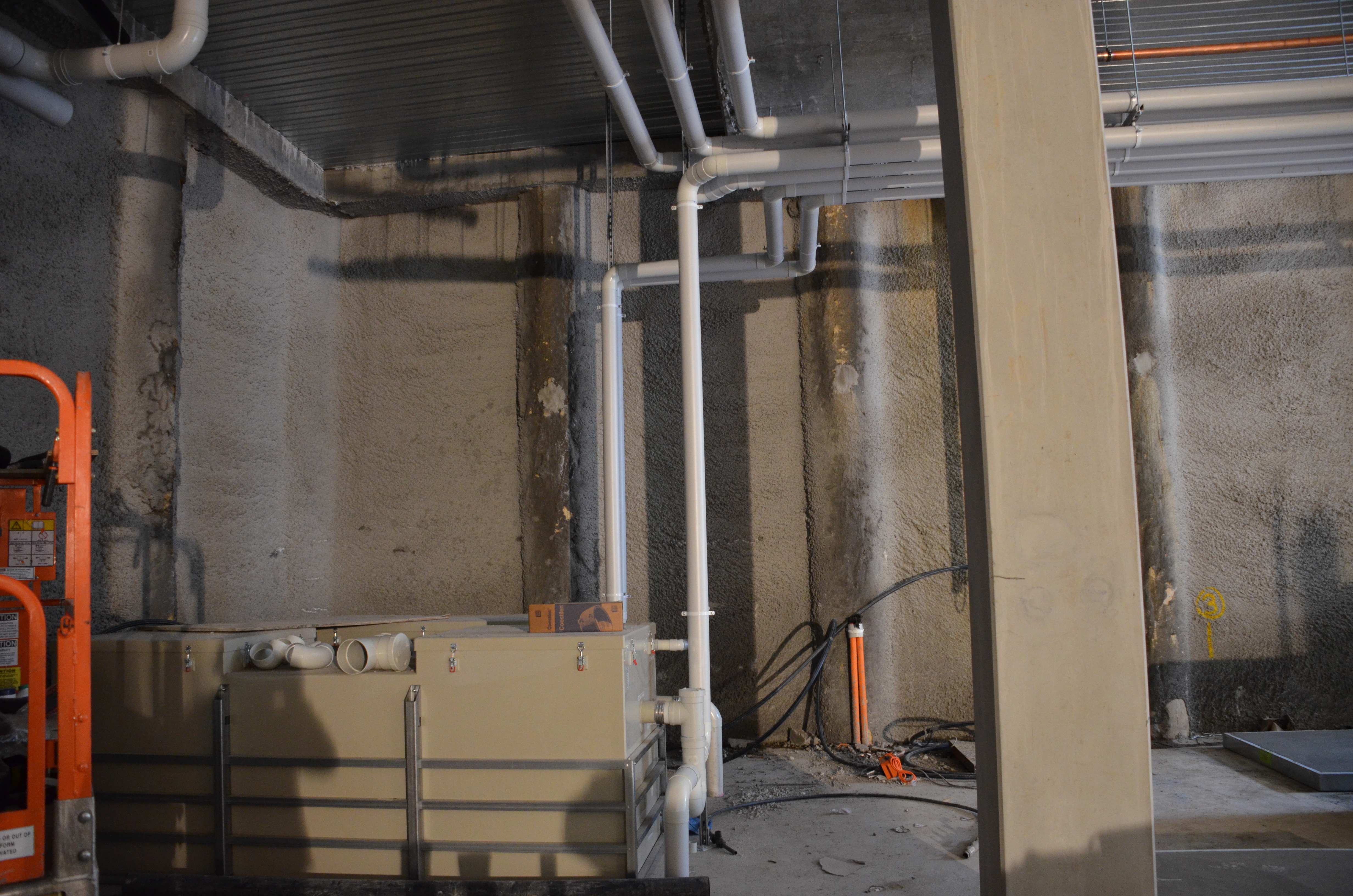 https://archive.abp.unimelb.edu.au/objects/images/Construction/Images/Services/Mechanical/Large plant room basement/DSC_3239.JPG