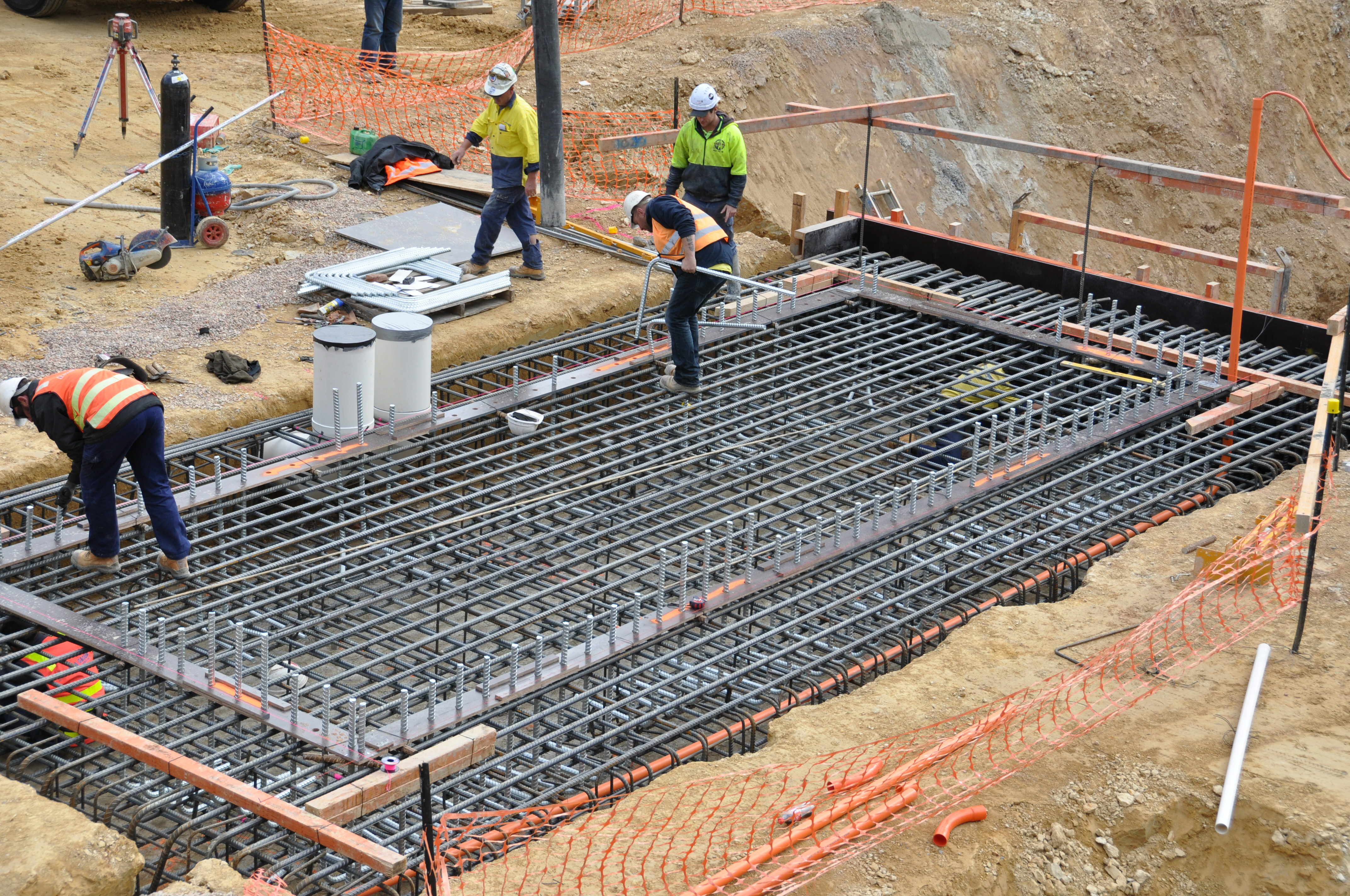https://archive.abp.unimelb.edu.au/objects/images/Construction/Images/Pad footings & raft footings/DSC_0392.JPG