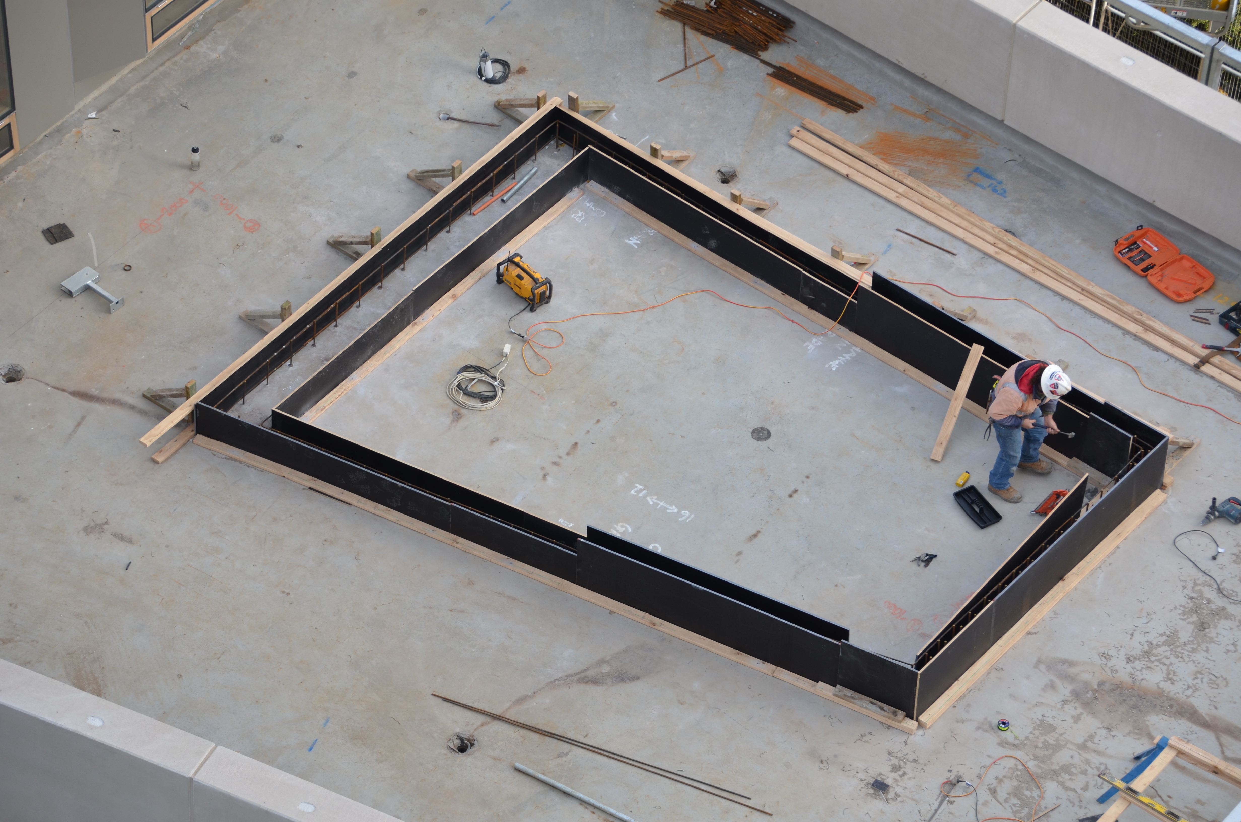 https://archive.abp.unimelb.edu.au/objects/images/Construction/Images/External Works/Dean's terrace/DSC_8497.JPG