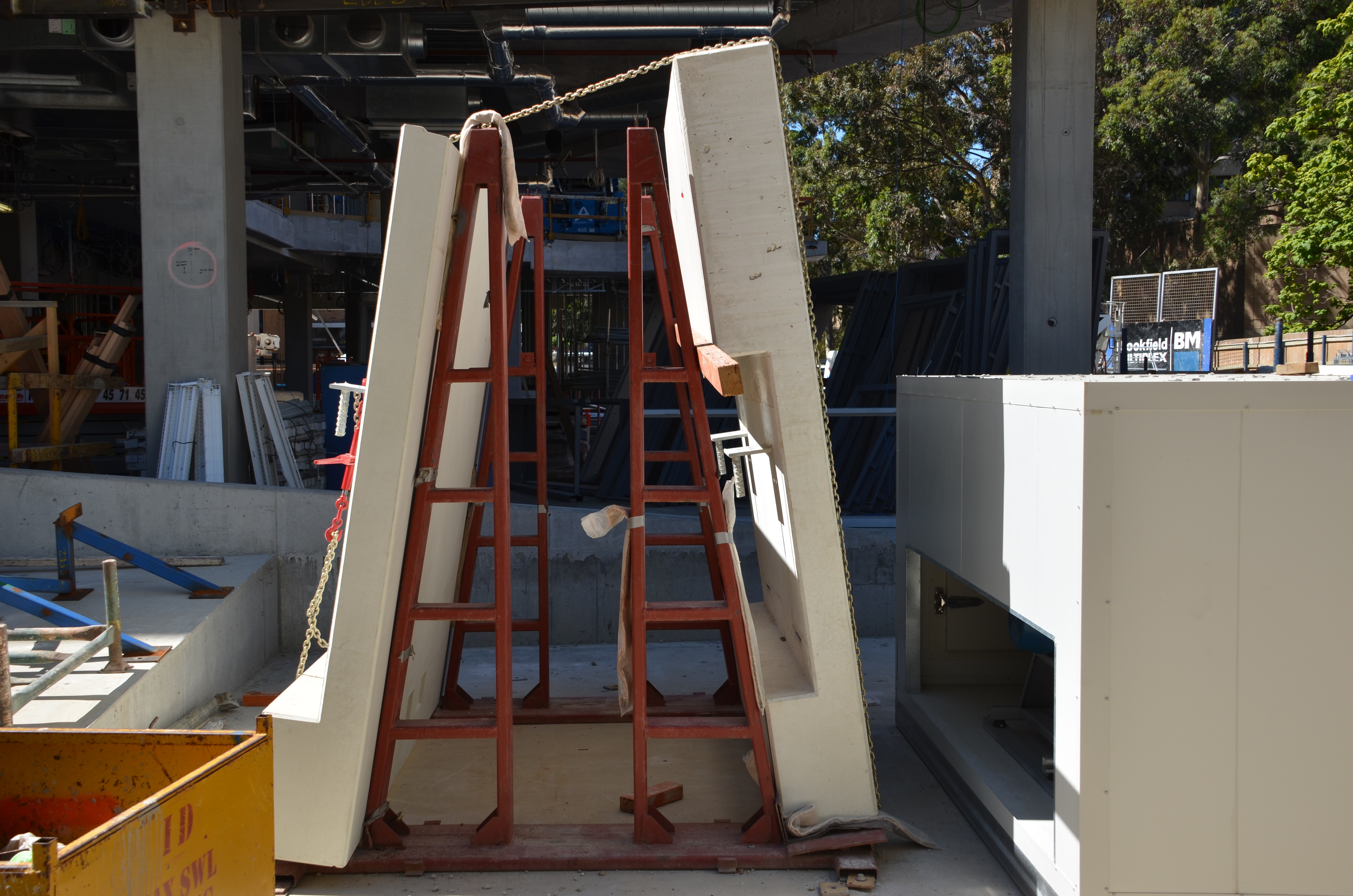 https://archive.abp.unimelb.edu.au/objects/images/Construction/Images/Facades/Precast concrete/Polished south side/DSC_4547.JPG