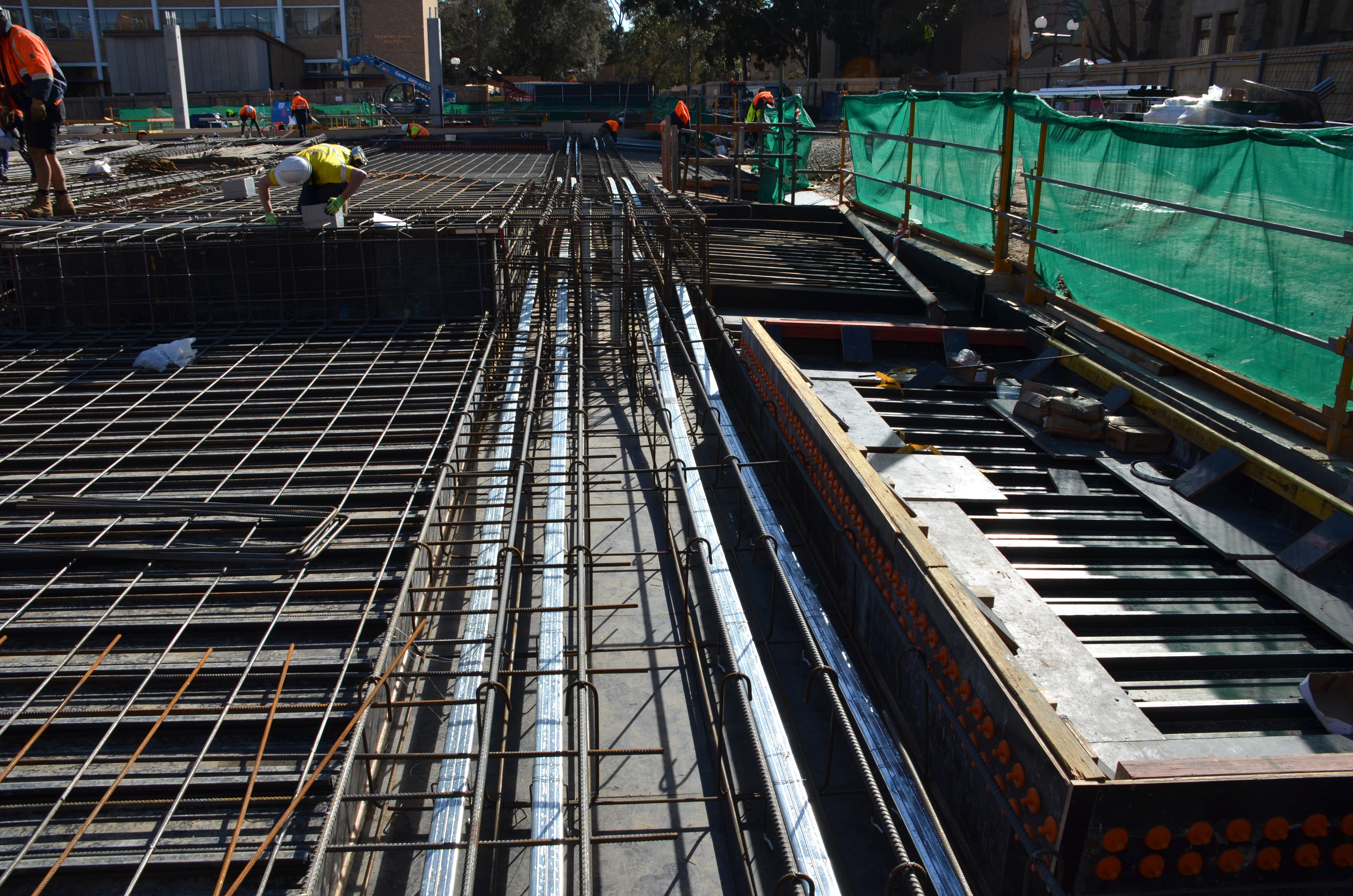 https://archive.abp.unimelb.edu.au/objects/images/Construction/Images/Concrete suspended slabs and beams/Post-tensioned beams & slabs/DSC_1159.JPG