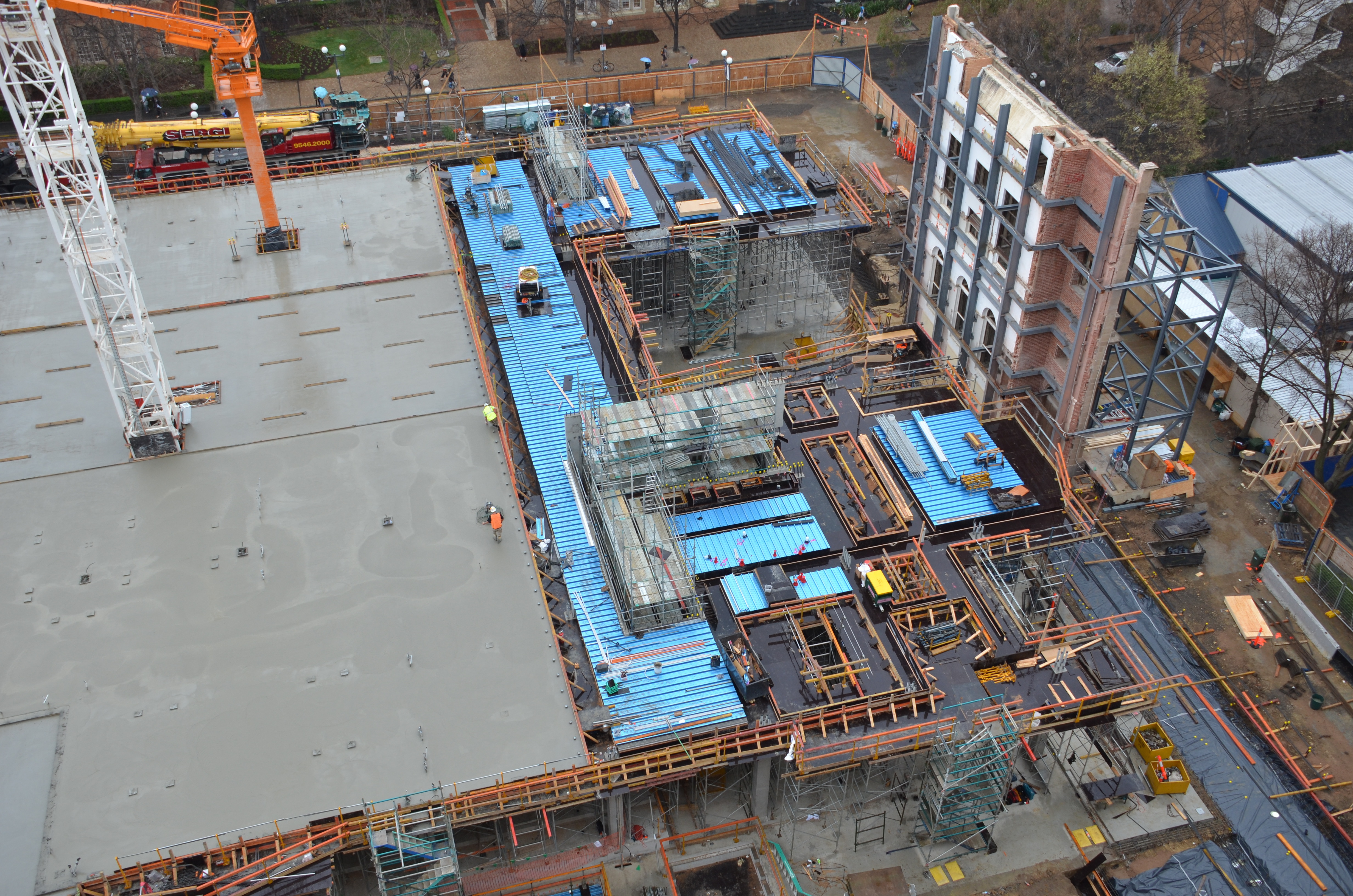 https://archive.abp.unimelb.edu.au/objects/images/Construction/Images/Concrete suspended slabs and beams/Levels 1-5 & formwork/DSC_1804.JPG