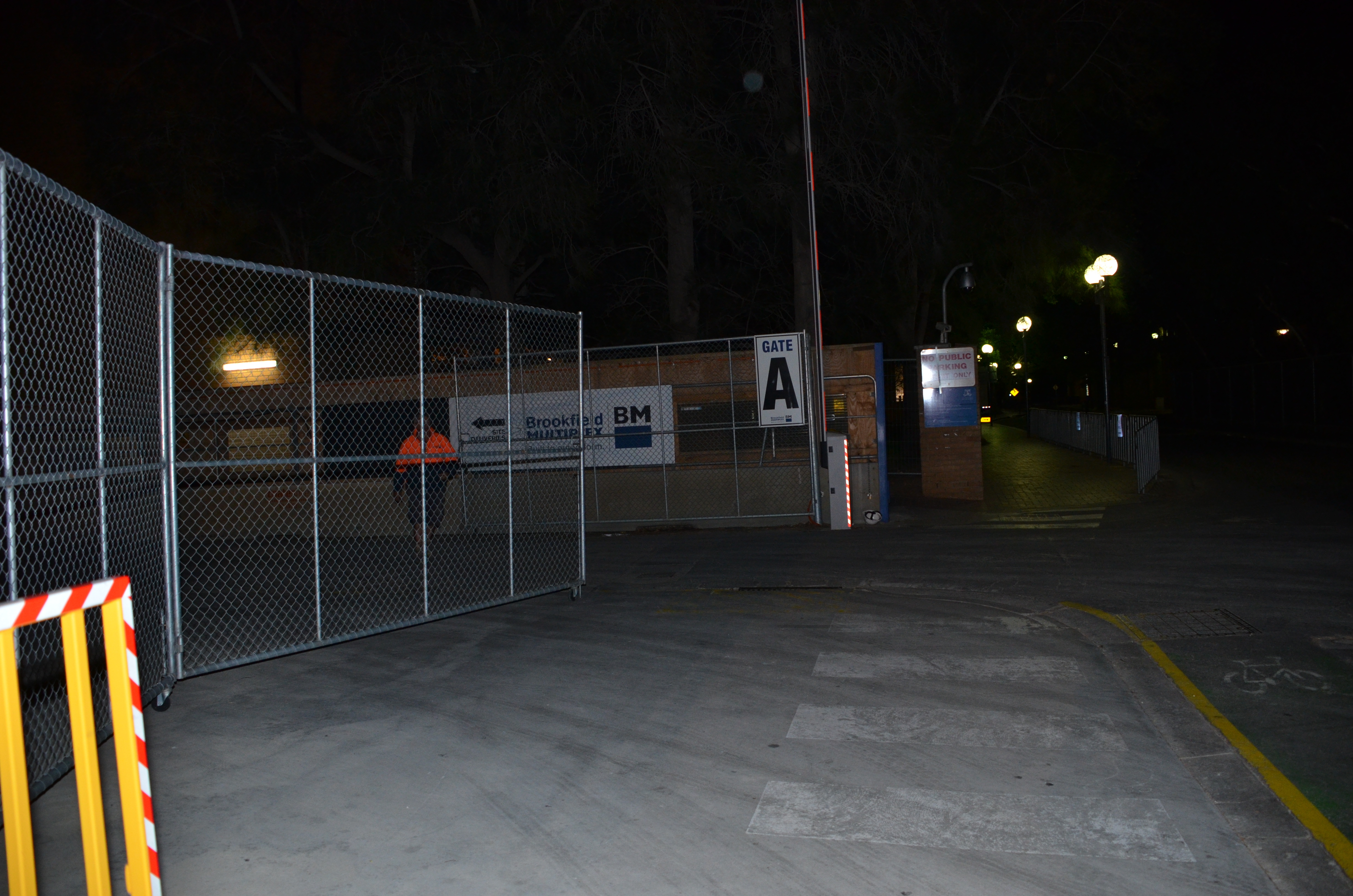 https://archive.abp.unimelb.edu.au/objects/images/Construction/Images/Roof/Glazed atrium roof/Delivery 2.20am 26th Feb 2014/DSC_5711.JPG https://archive.abp.unimelb.edu.au/objects/images/Construction/Images/Roof/Glazed atrium roof/Delivery 2.20am 26th Feb 2014/DSC_5711.JPG