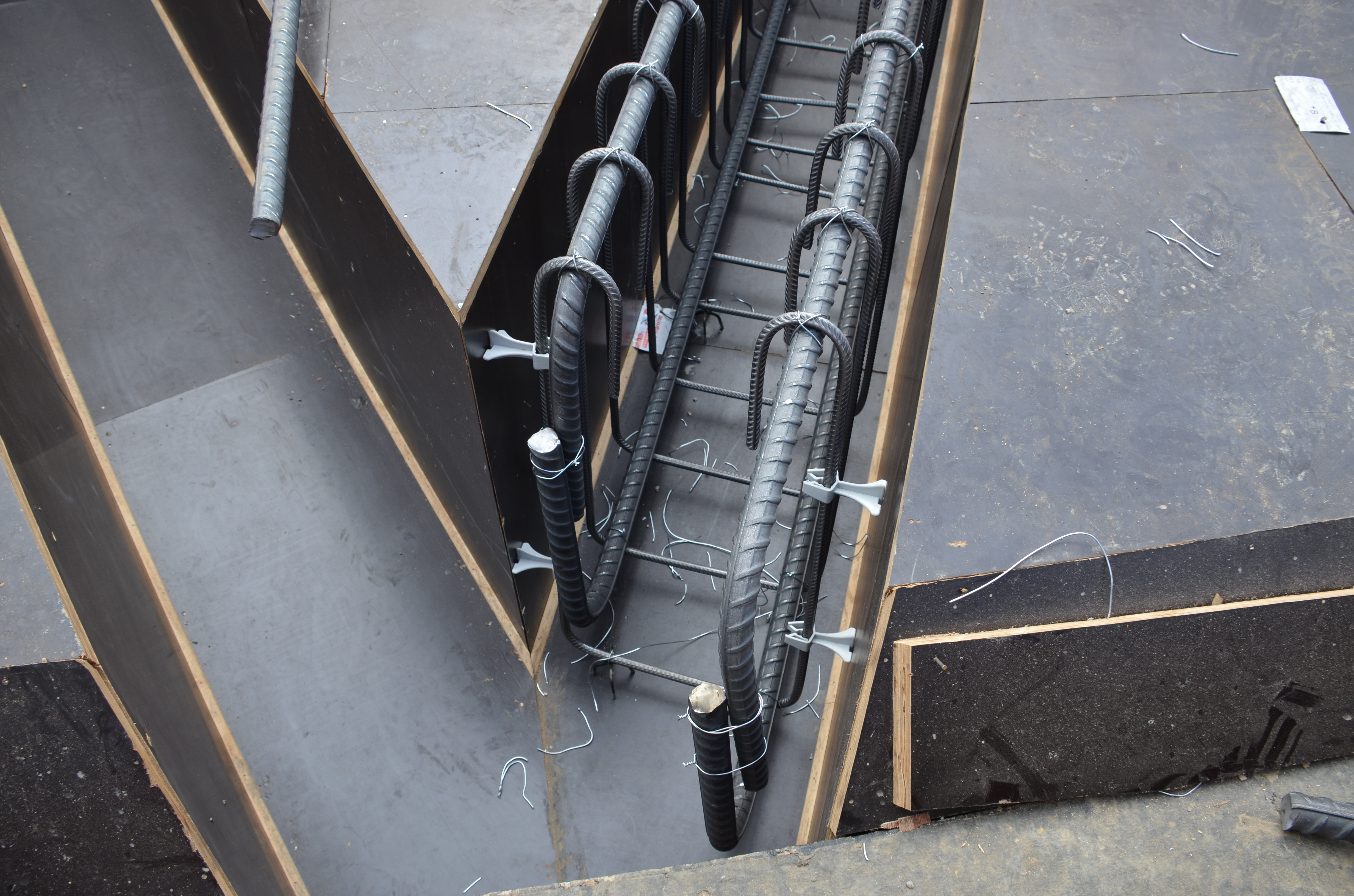 https://archive.abp.unimelb.edu.au/objects/images/Construction/Images/Concrete suspended slabs and beams/Wishbone beams library/DSC_1443.JPG
