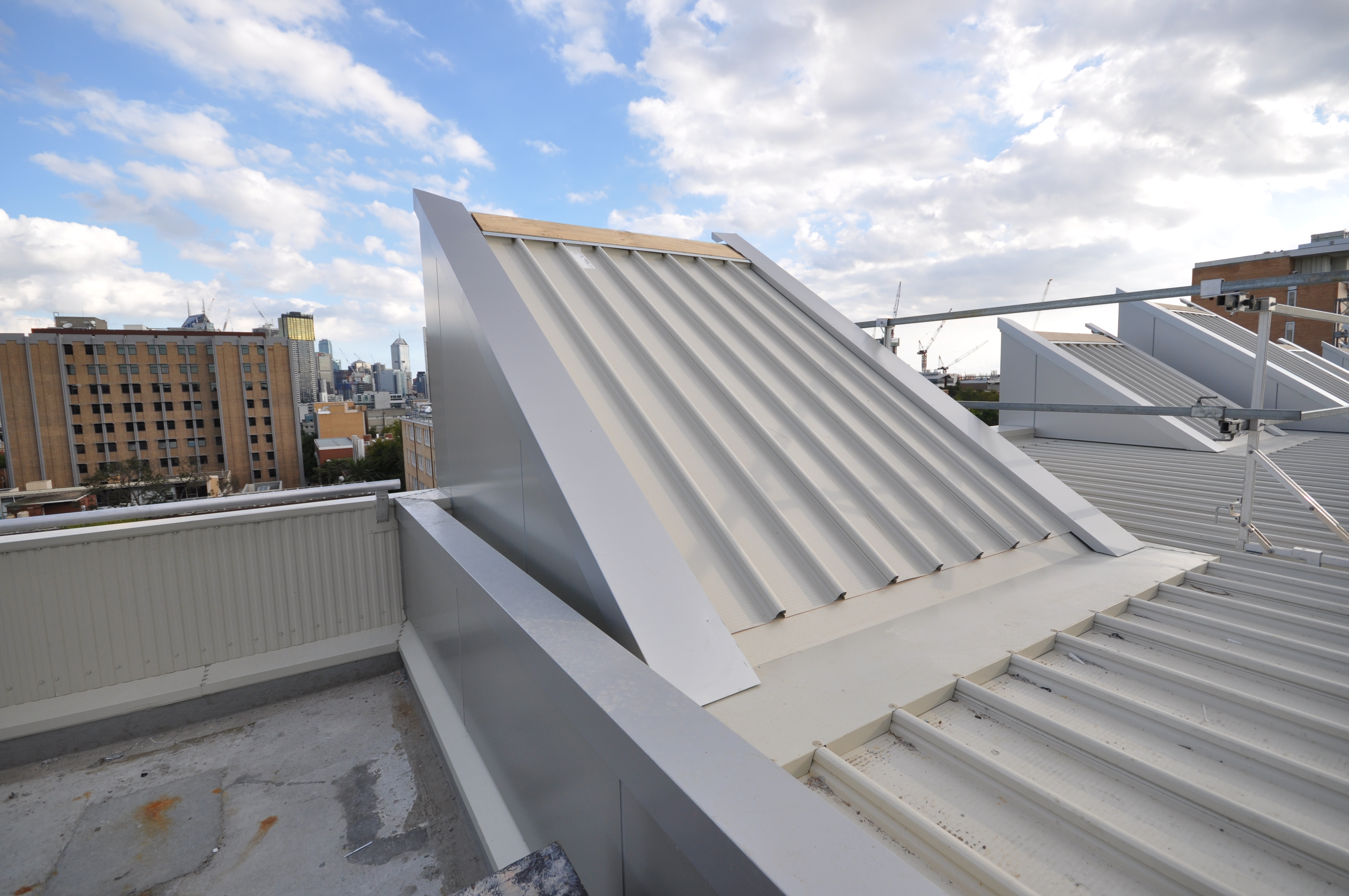 https://archive.abp.unimelb.edu.au/objects/images/Construction/Images/Roof/Roof sheeting, flashings and gutters/DSC_7239.JPG https://archive.abp.unimelb.edu.au/objects/images/Construction/Images/Roof/Roof sheeting, flashings and gutters/DSC_7239.JPG