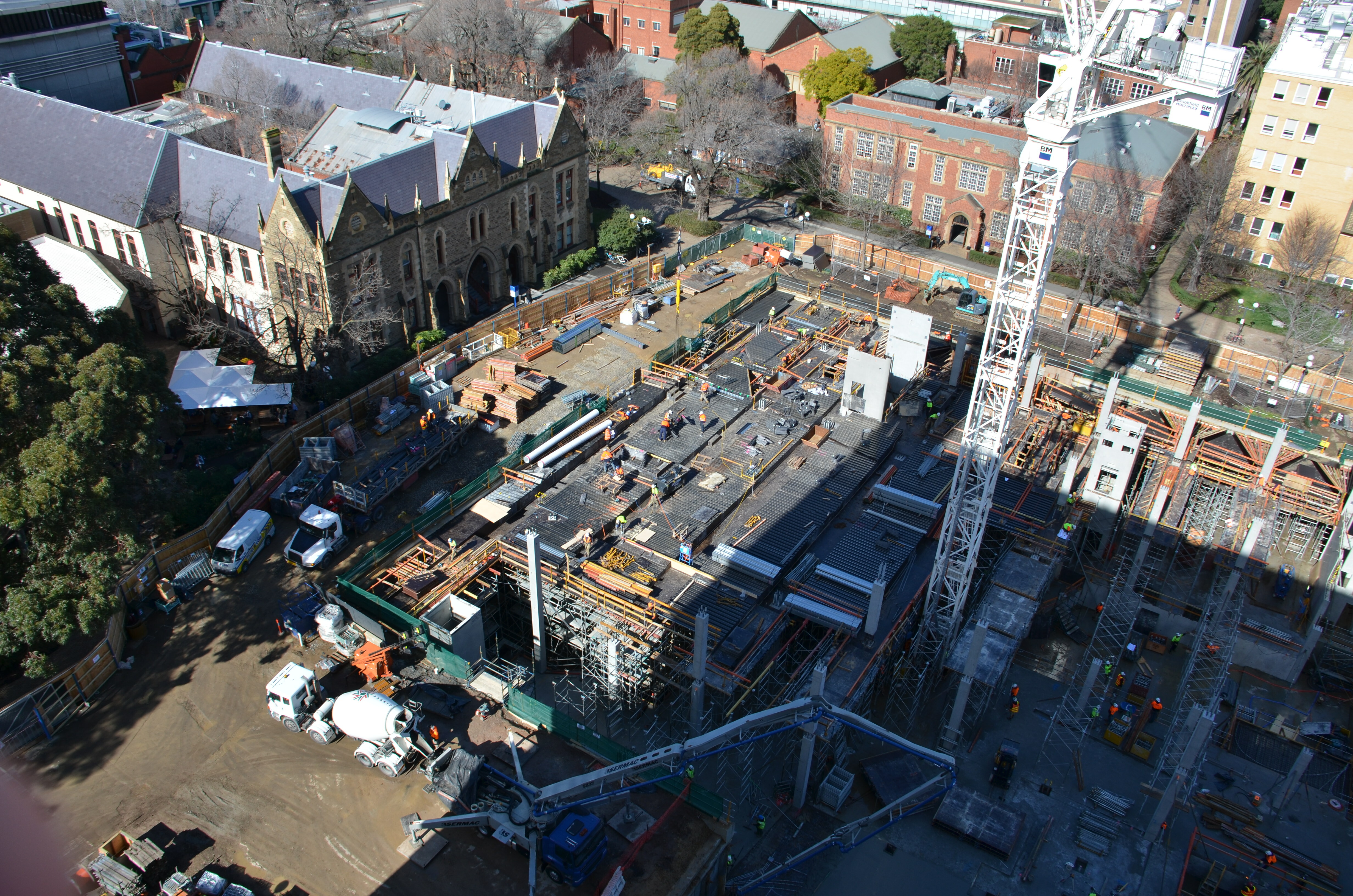 https://archive.abp.unimelb.edu.au/objects/images/Construction/Images/Concrete suspended slabs and beams/Ground level & formwork/DSC_1019.JPG