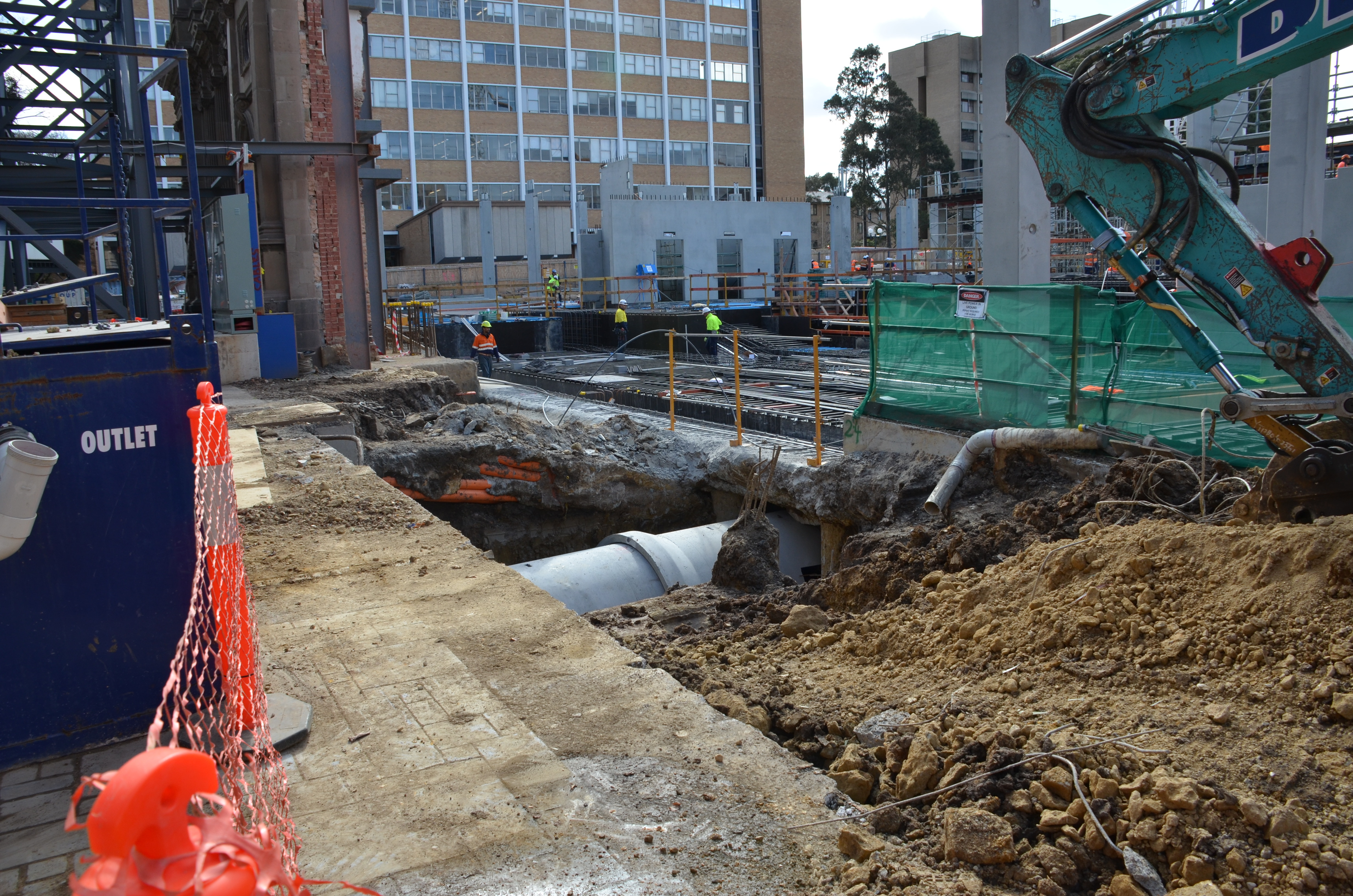 https://archive.abp.unimelb.edu.au/objects/images/Construction/Images/Basement/Underground ductwork/DSC_1389.JPG