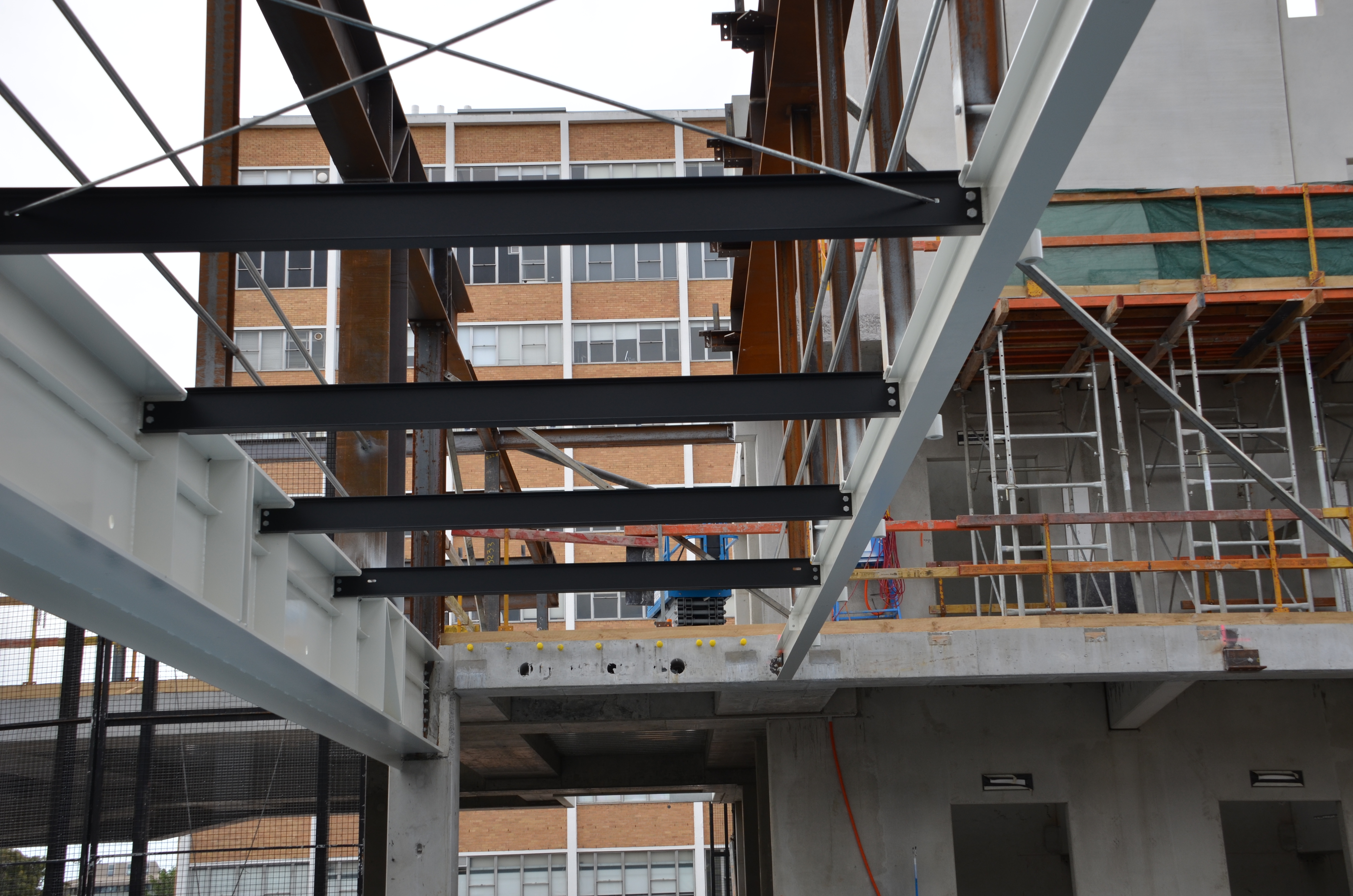 https://archive.abp.unimelb.edu.au/objects/images/Construction/Images/Stairs, walkways and balustrades/Structural steel walkways & support structure/DSC_3814.JPG