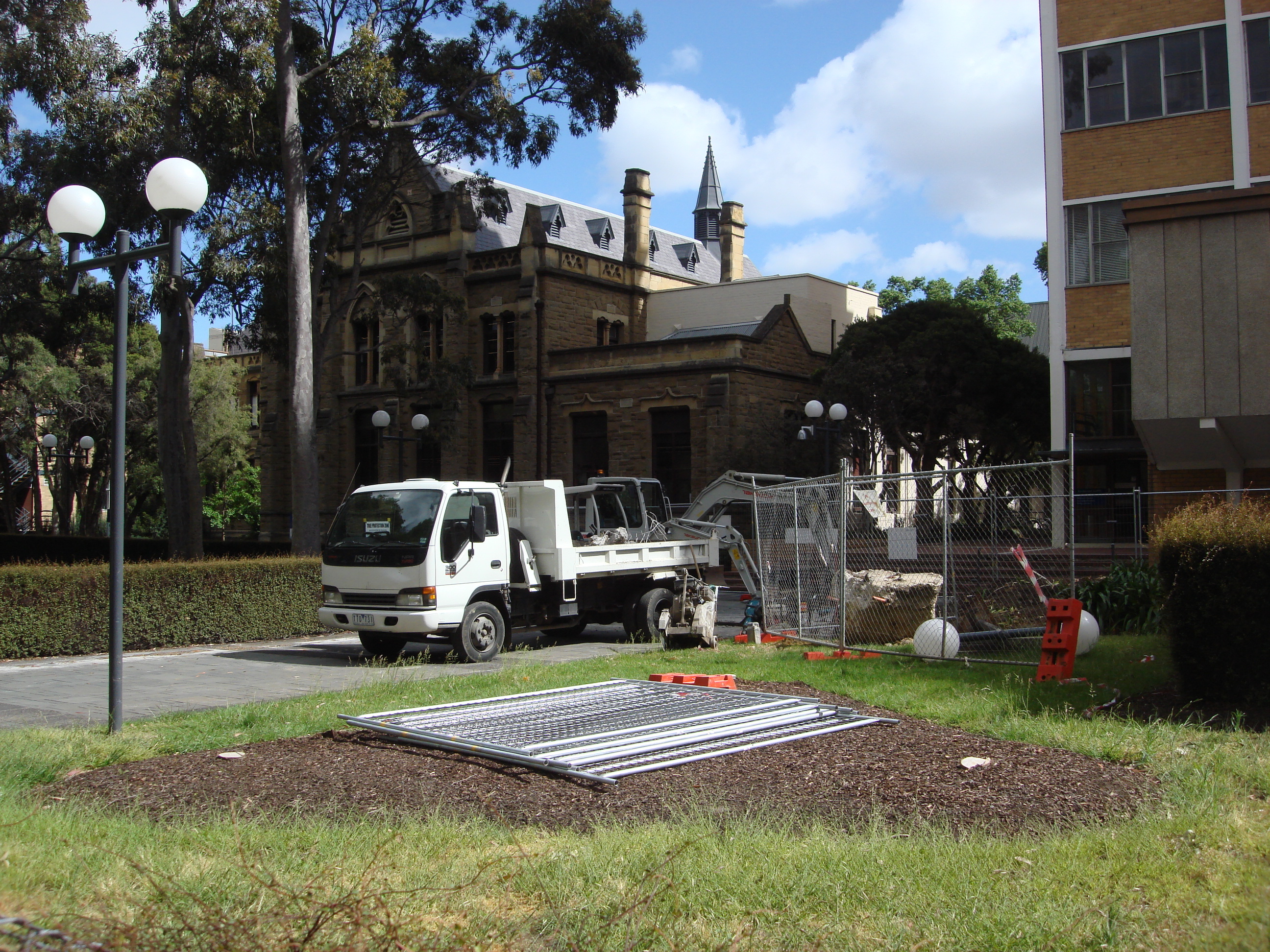https://archive.abp.unimelb.edu.au/objects/images/Pre-construction/Enabling works/DSC07683.JPG https://archive.abp.unimelb.edu.au/objects/images/Pre-construction/Enabling works/DSC07683.JPG