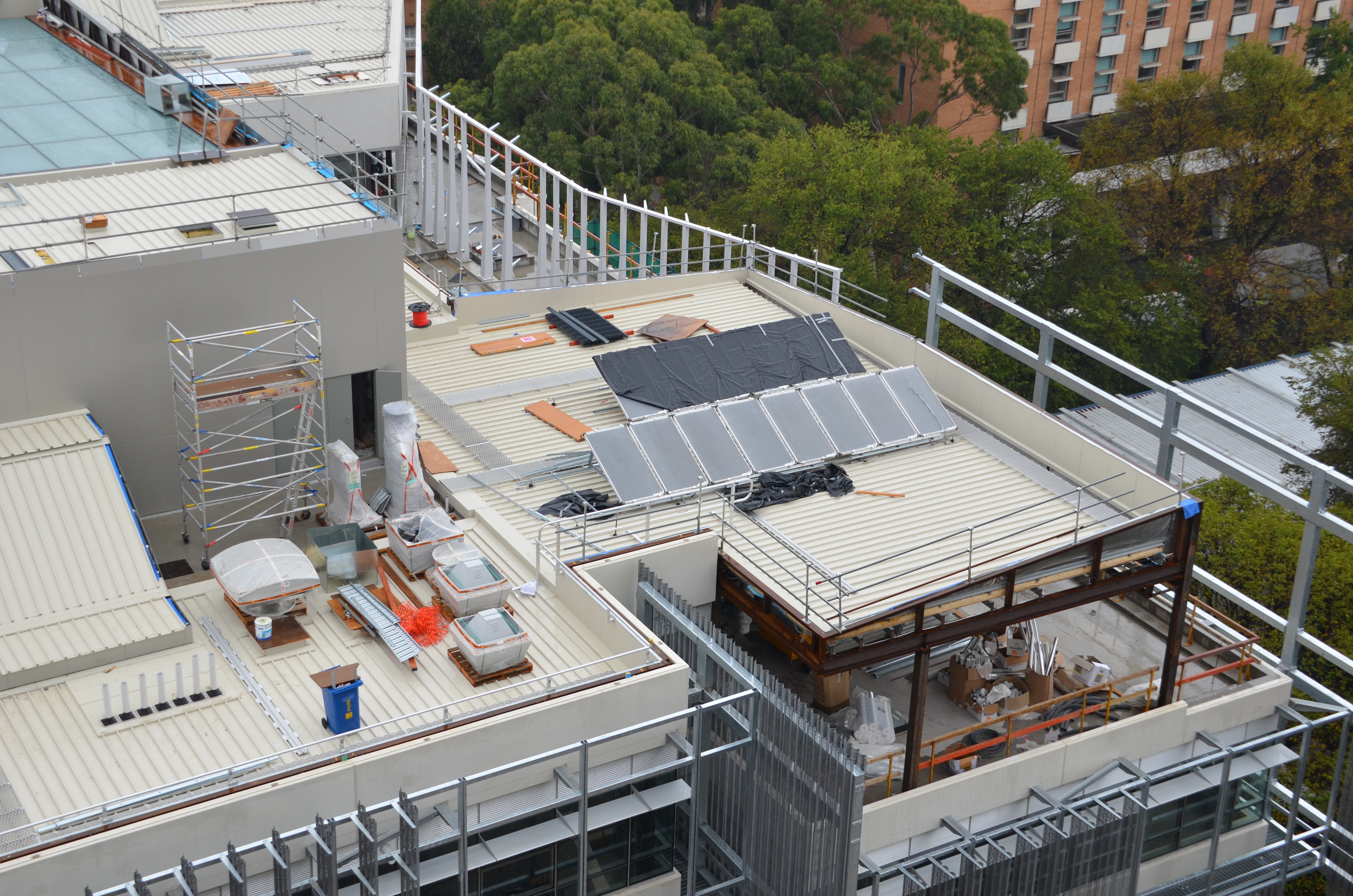 https://archive.abp.unimelb.edu.au/objects/images/Construction/Images/Roof/Fall arrest mechanisms/DSC_7086.JPG https://archive.abp.unimelb.edu.au/objects/images/Construction/Images/Roof/Fall arrest mechanisms/DSC_7086.JPG