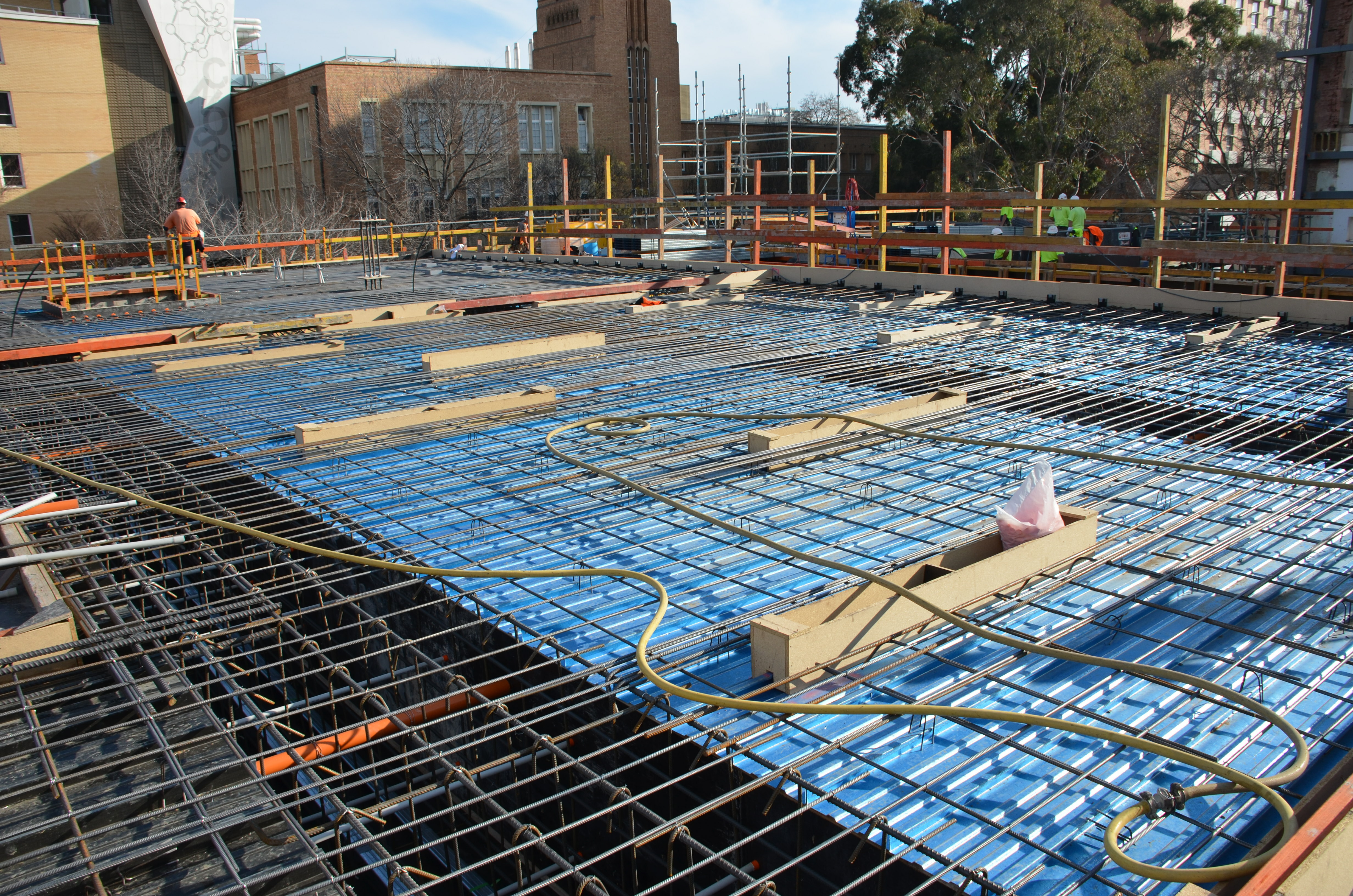 https://archive.abp.unimelb.edu.au/objects/images/Construction/Images/Concrete suspended slabs and beams/Levels 1-5 & formwork/DSC_1687.JPG