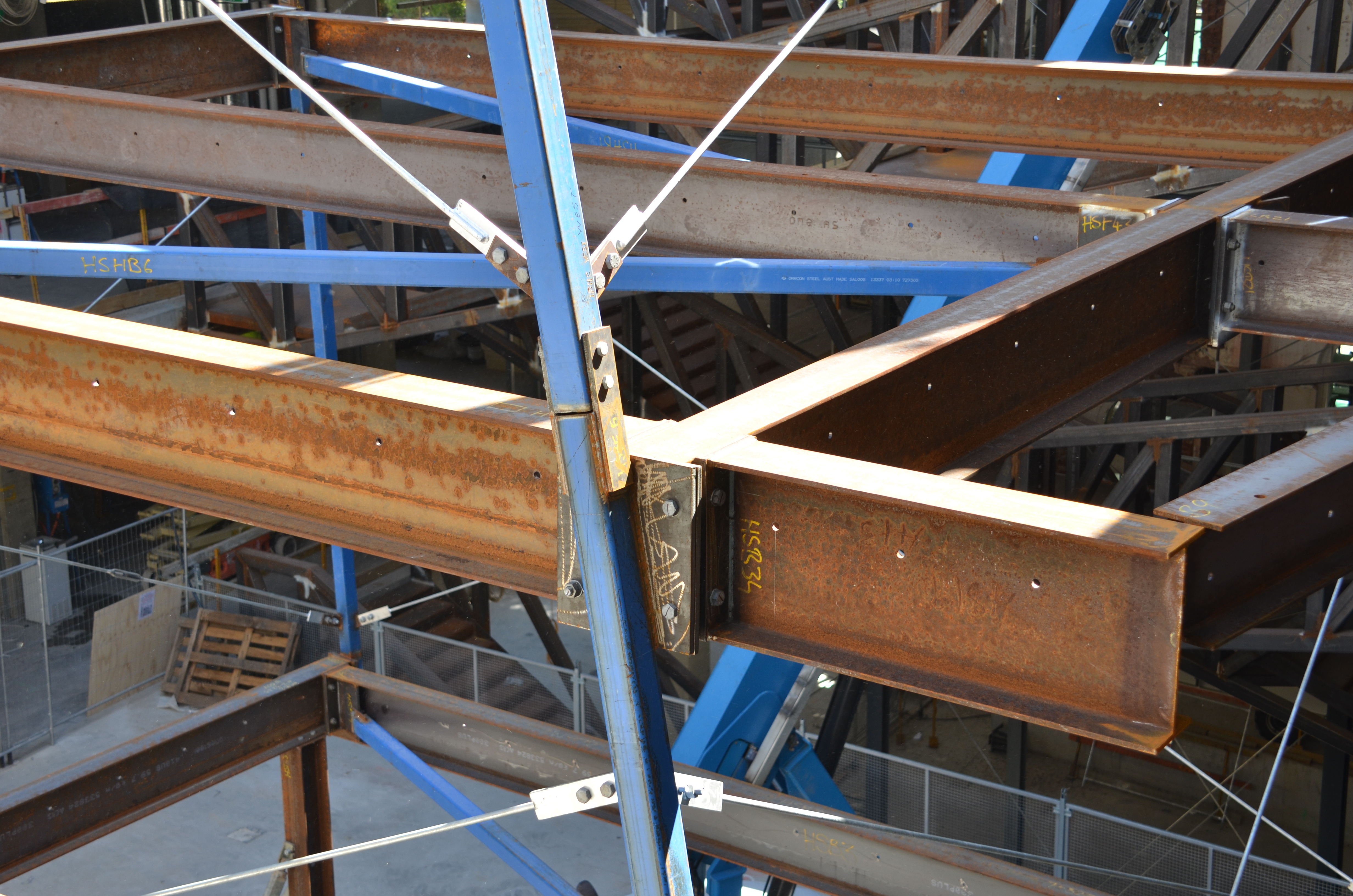 https://archive.abp.unimelb.edu.au/objects/images/Construction/Images/Hanging studio/Steel framing/DSC_4990.JPG https://archive.abp.unimelb.edu.au/objects/images/Construction/Images/Hanging studio/Steel framing/DSC_4990.JPG