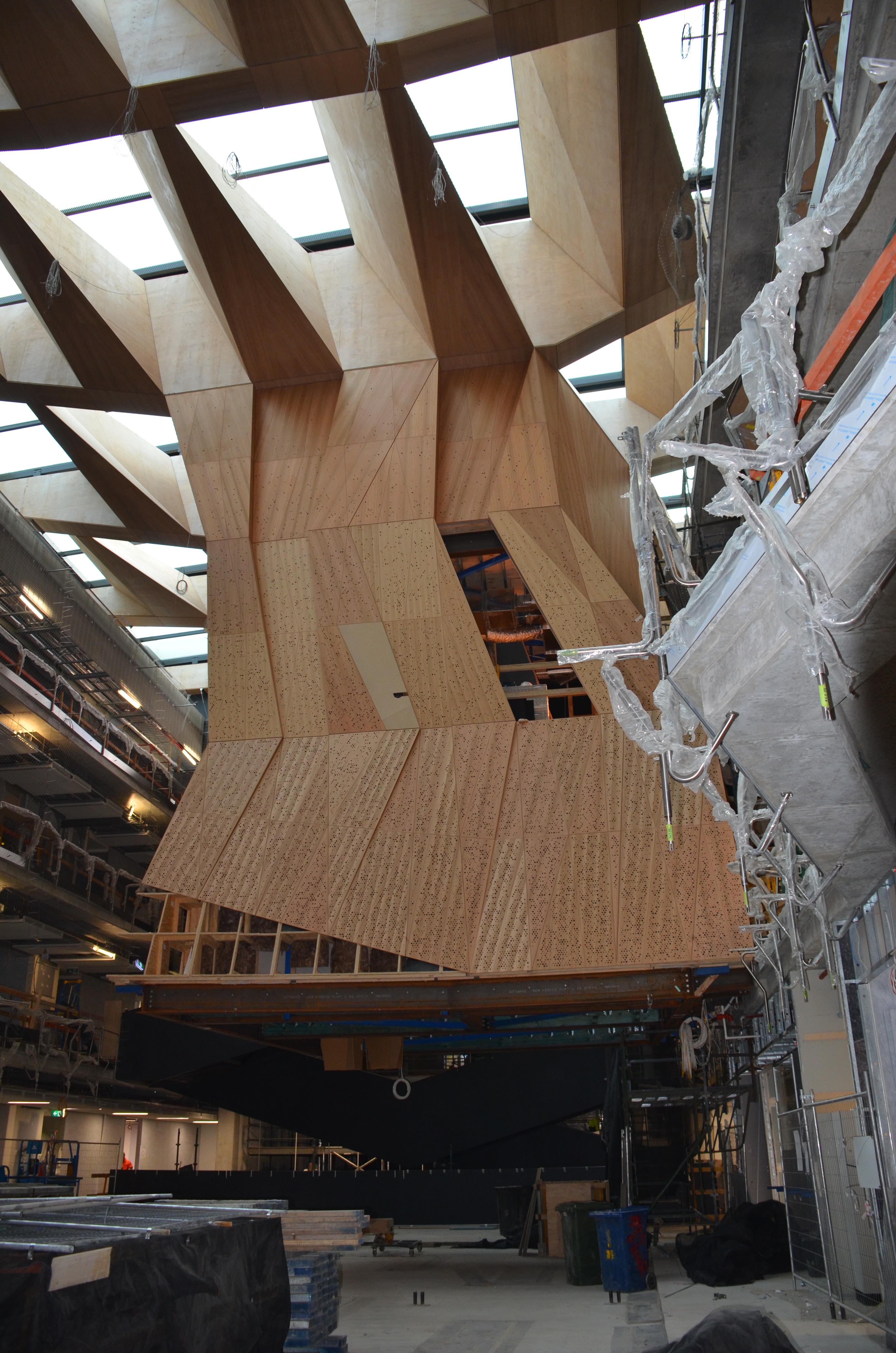 https://archive.abp.unimelb.edu.au/objects/images/Construction/Images/Hanging studio/External wall cladding/DSC_8353.JPG https://archive.abp.unimelb.edu.au/objects/images/Construction/Images/Hanging studio/External wall cladding/DSC_8353.JPG