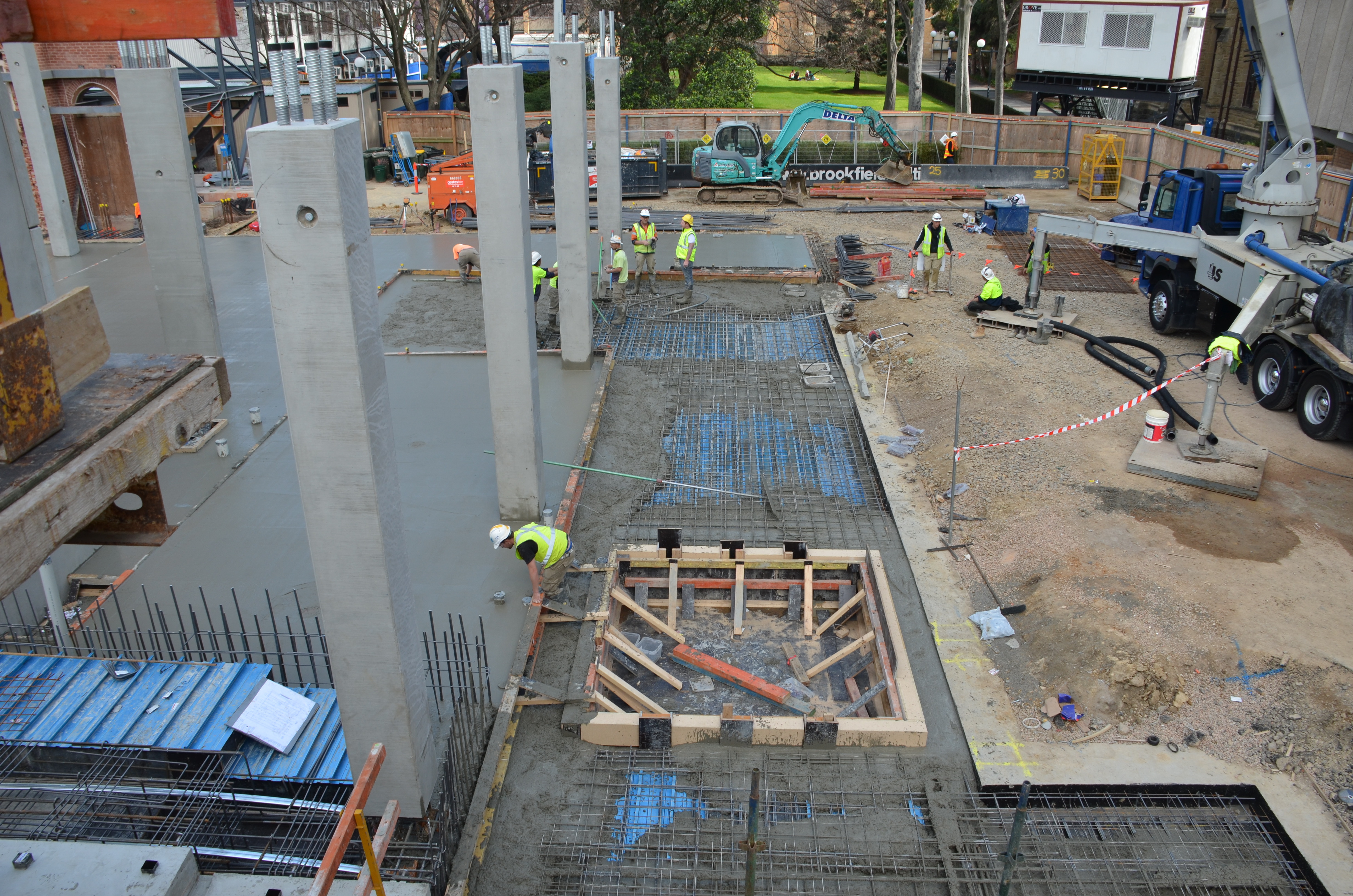 https://archive.abp.unimelb.edu.au/objects/images/Construction/Images/Concrete suspended slabs and beams/Ground level & formwork/DSC_1477.JPG https://archive.abp.unimelb.edu.au/objects/images/Construction/Images/Concrete suspended slabs and beams/Ground level & formwork/DSC_1477.JPG