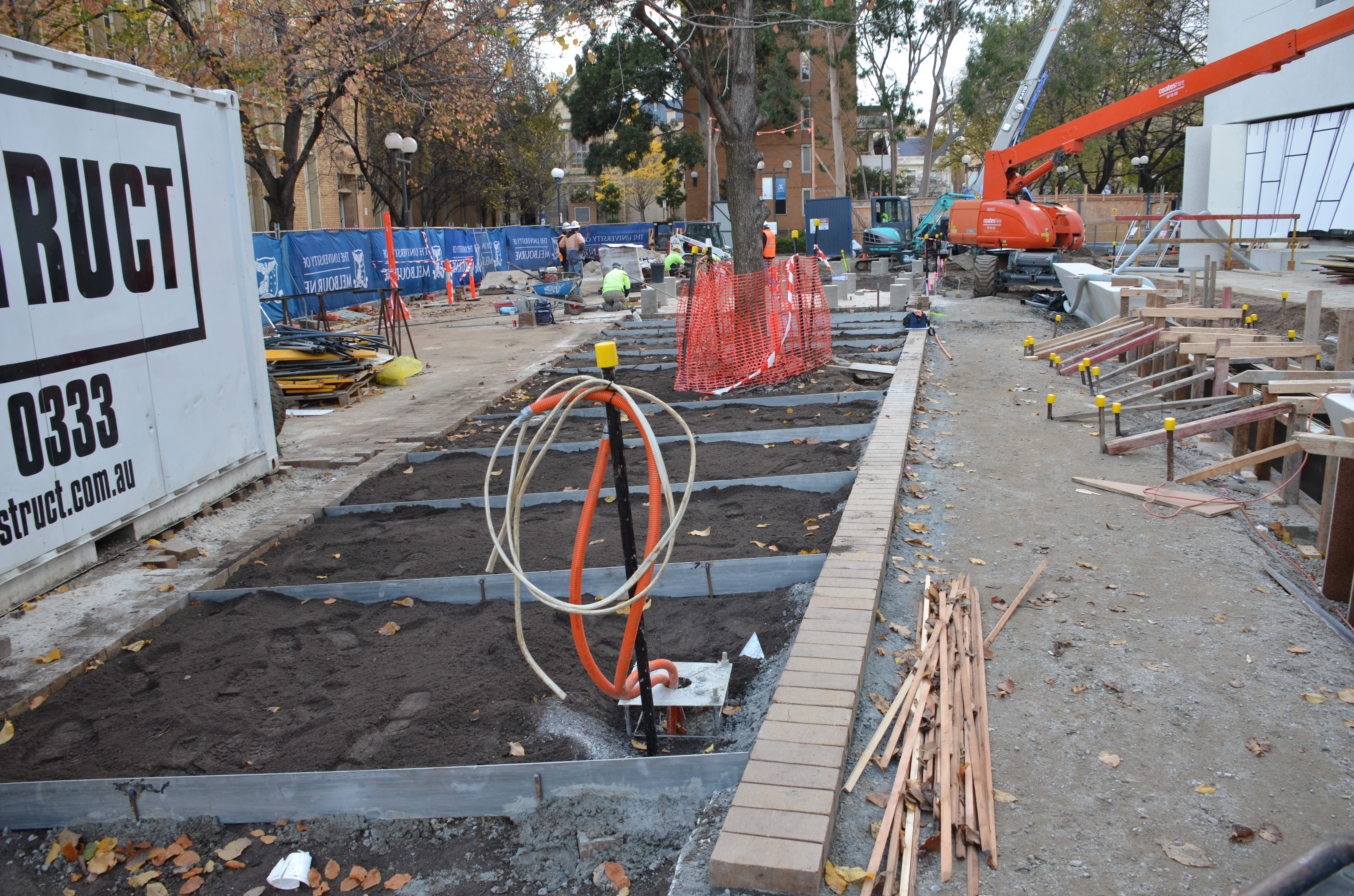 https://archive.abp.unimelb.edu.au/objects/images/Construction/Images/External Works/Brick paving & brick walls/DSC_8743.JPG