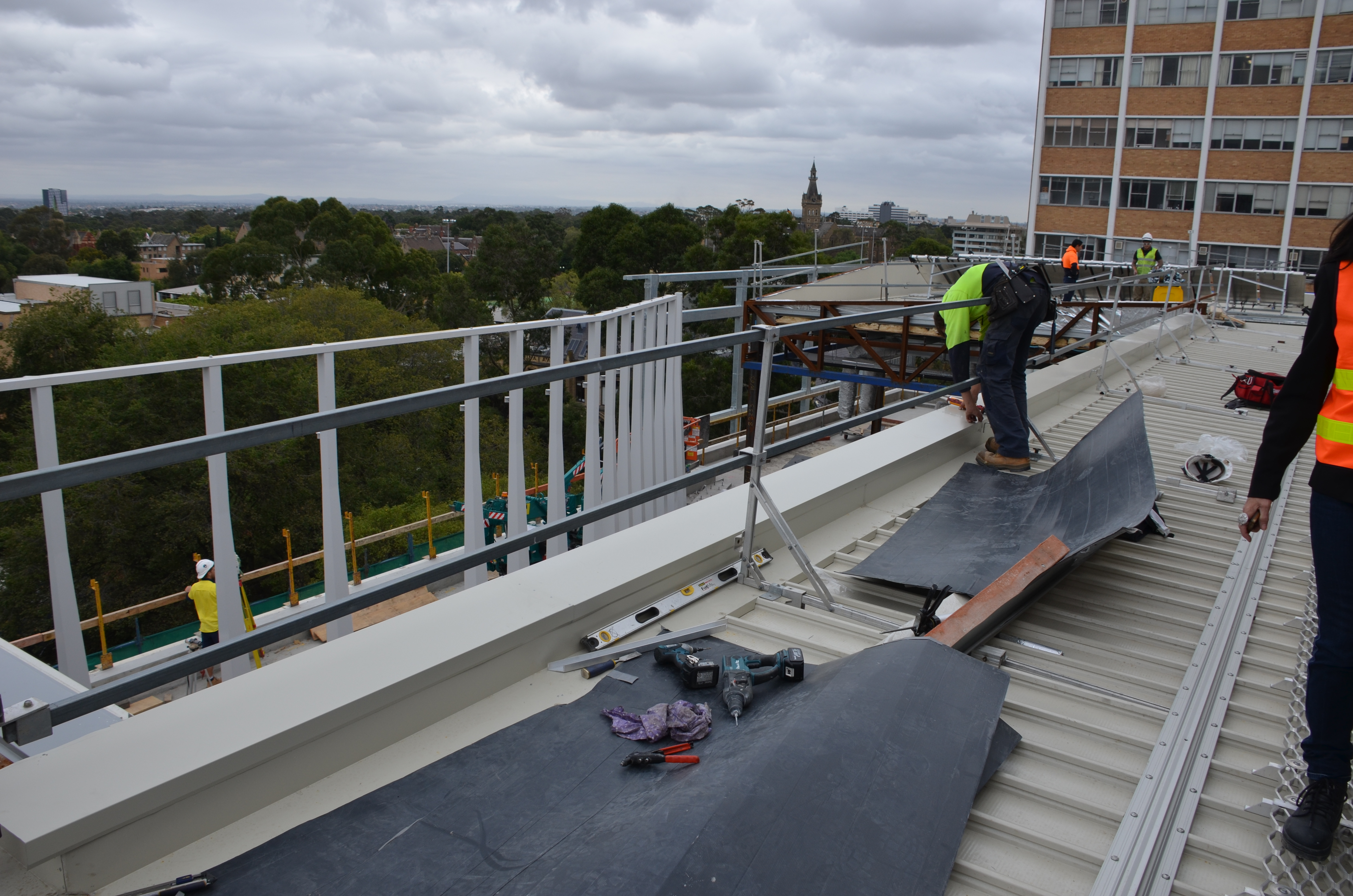 https://archive.abp.unimelb.edu.au/objects/images/Construction/Images/Roof/Roof sheeting, flashings and gutters/DSC_6930.JPG https://archive.abp.unimelb.edu.au/objects/images/Construction/Images/Roof/Roof sheeting, flashings and gutters/DSC_6930.JPG