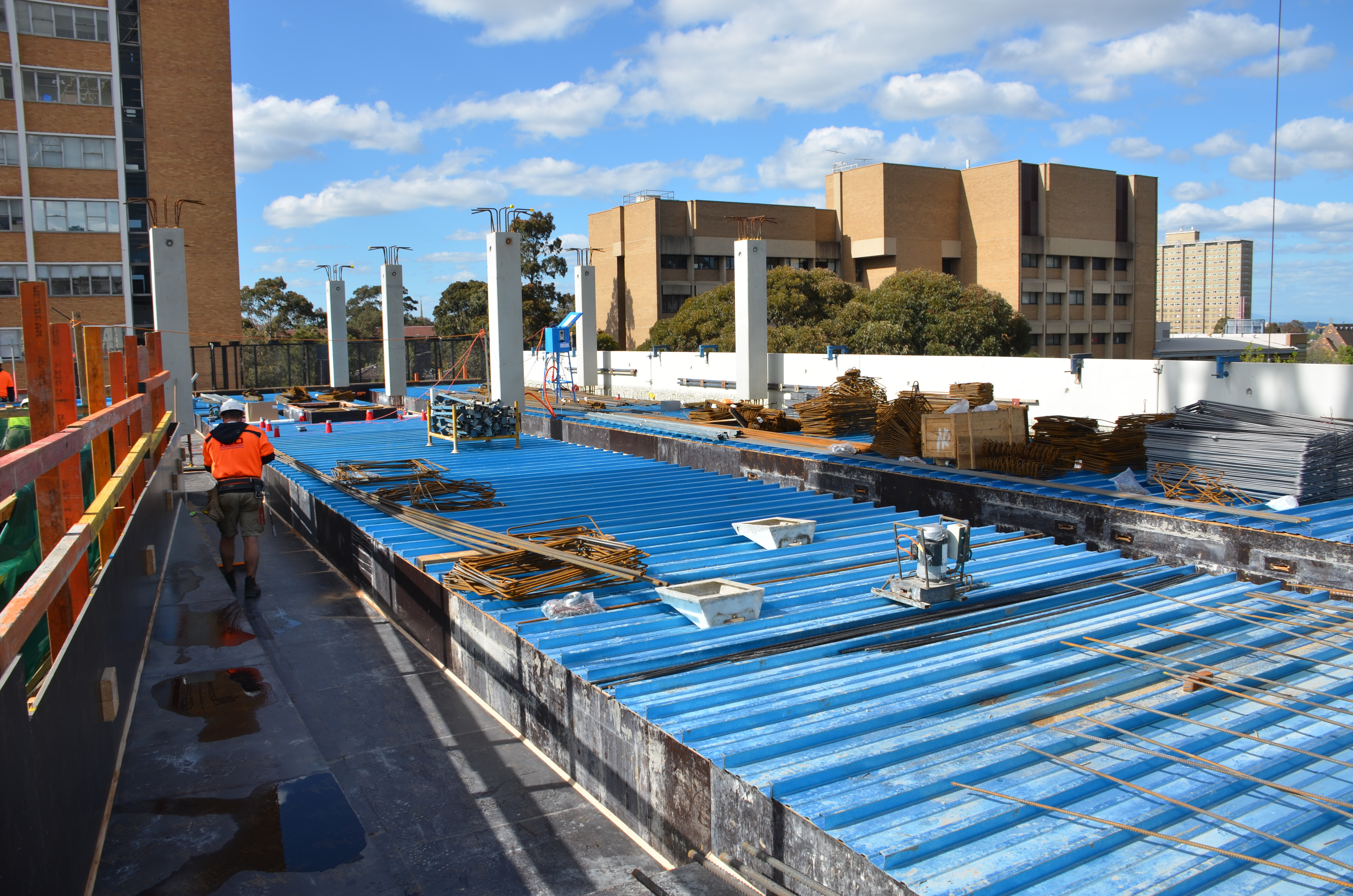 https://archive.abp.unimelb.edu.au/objects/images/Construction/Images/Concrete suspended slabs and beams/Levels 1-5 & formwork/DSC_2783.JPG