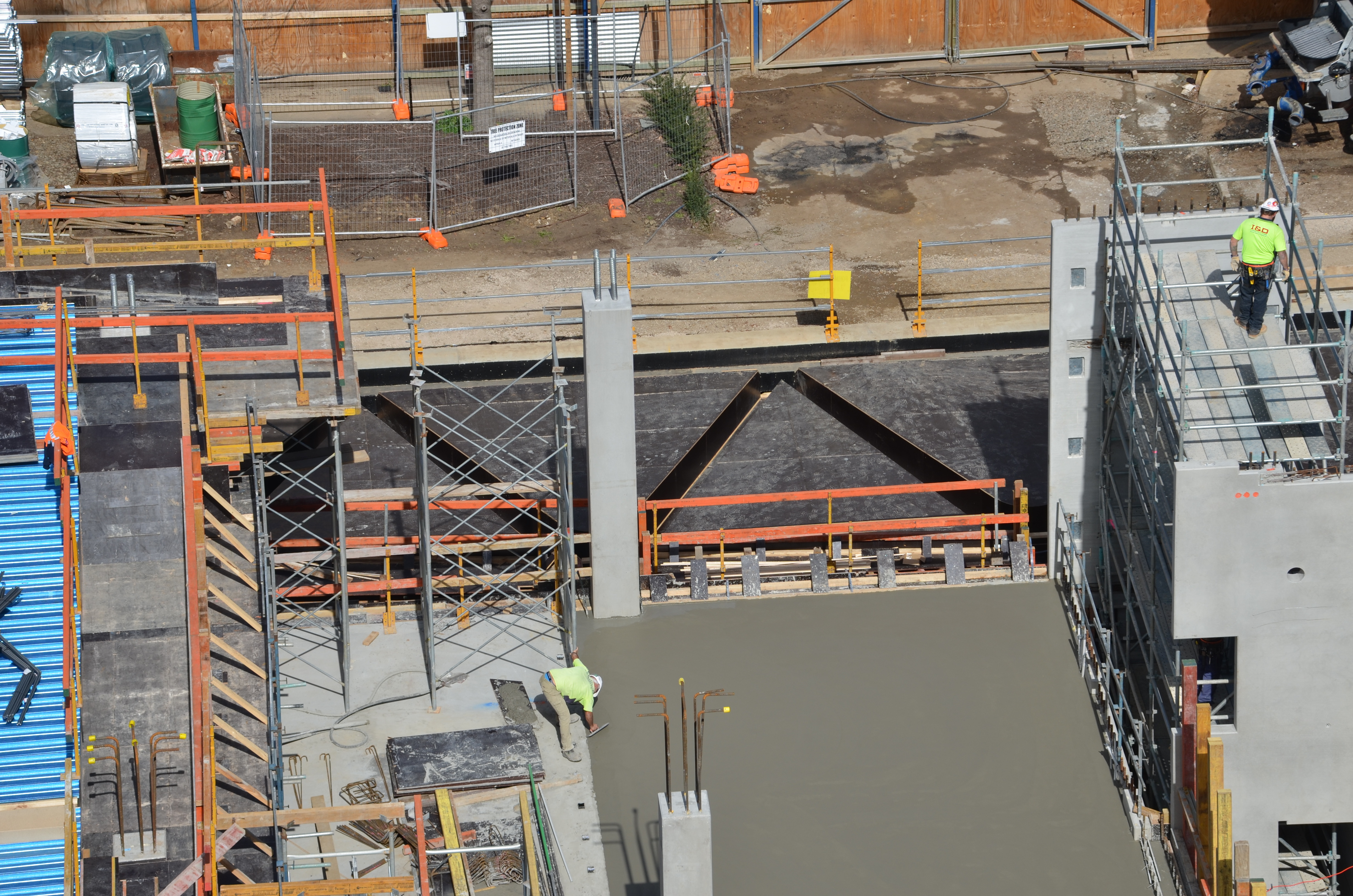 https://archive.abp.unimelb.edu.au/objects/images/Construction/Images/Concrete suspended slabs and beams/Wishbone beams library/DSC_1499.JPG