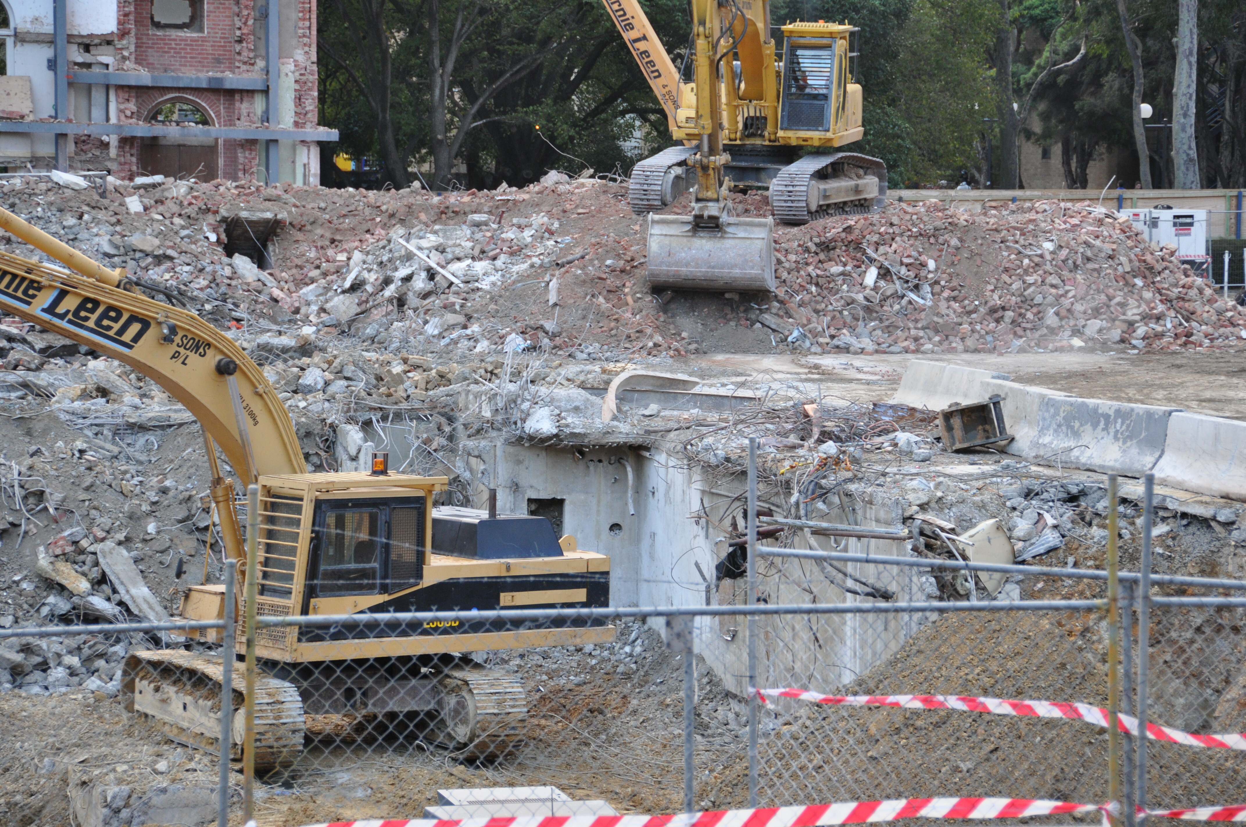 https://archive.abp.unimelb.edu.au/objects/images/Pre-construction/Demolition/ABP/DCS08044.JPG https://archive.abp.unimelb.edu.au/objects/images/Pre-construction/Demolition/ABP/DCS08044.JPG