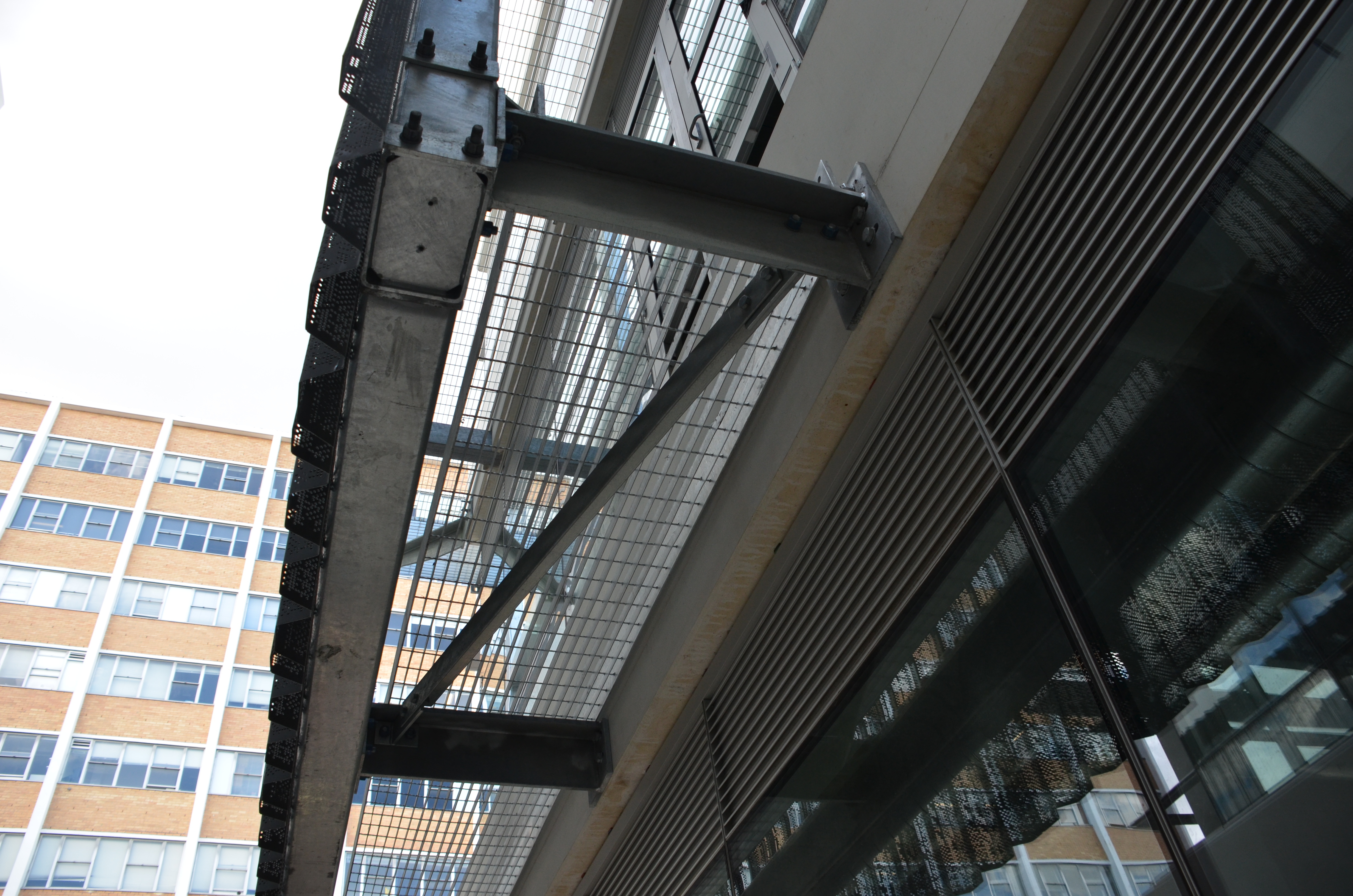 https://archive.abp.unimelb.edu.au/objects/images/Construction/Images/Facades/Zinc screens & access platforms/Access platforms/DSC_6443.JPG