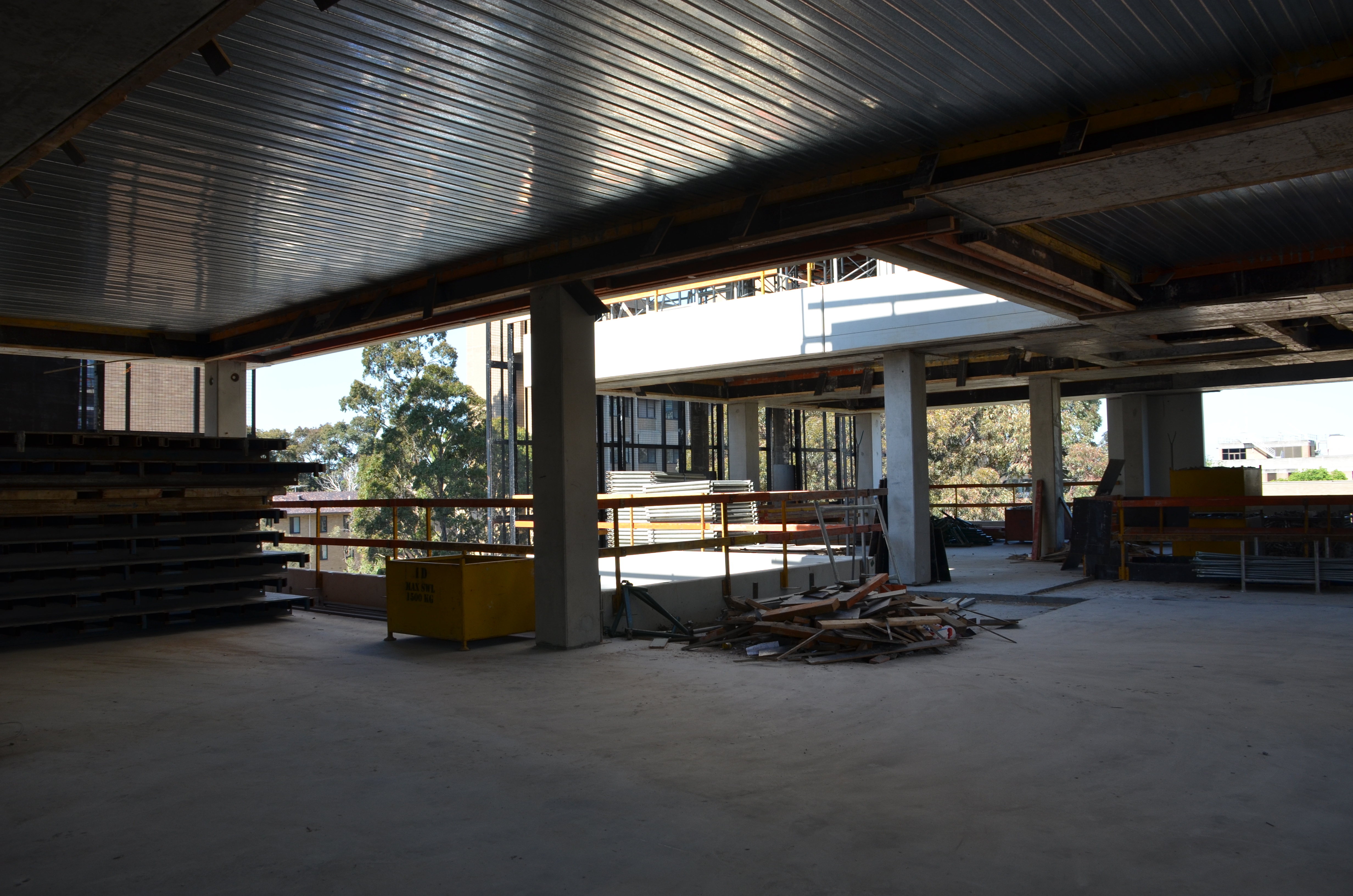 https://archive.abp.unimelb.edu.au/objects/images/Construction/Images/Concrete suspended slabs and beams/Formwork stripping/DSC_3547.JPG