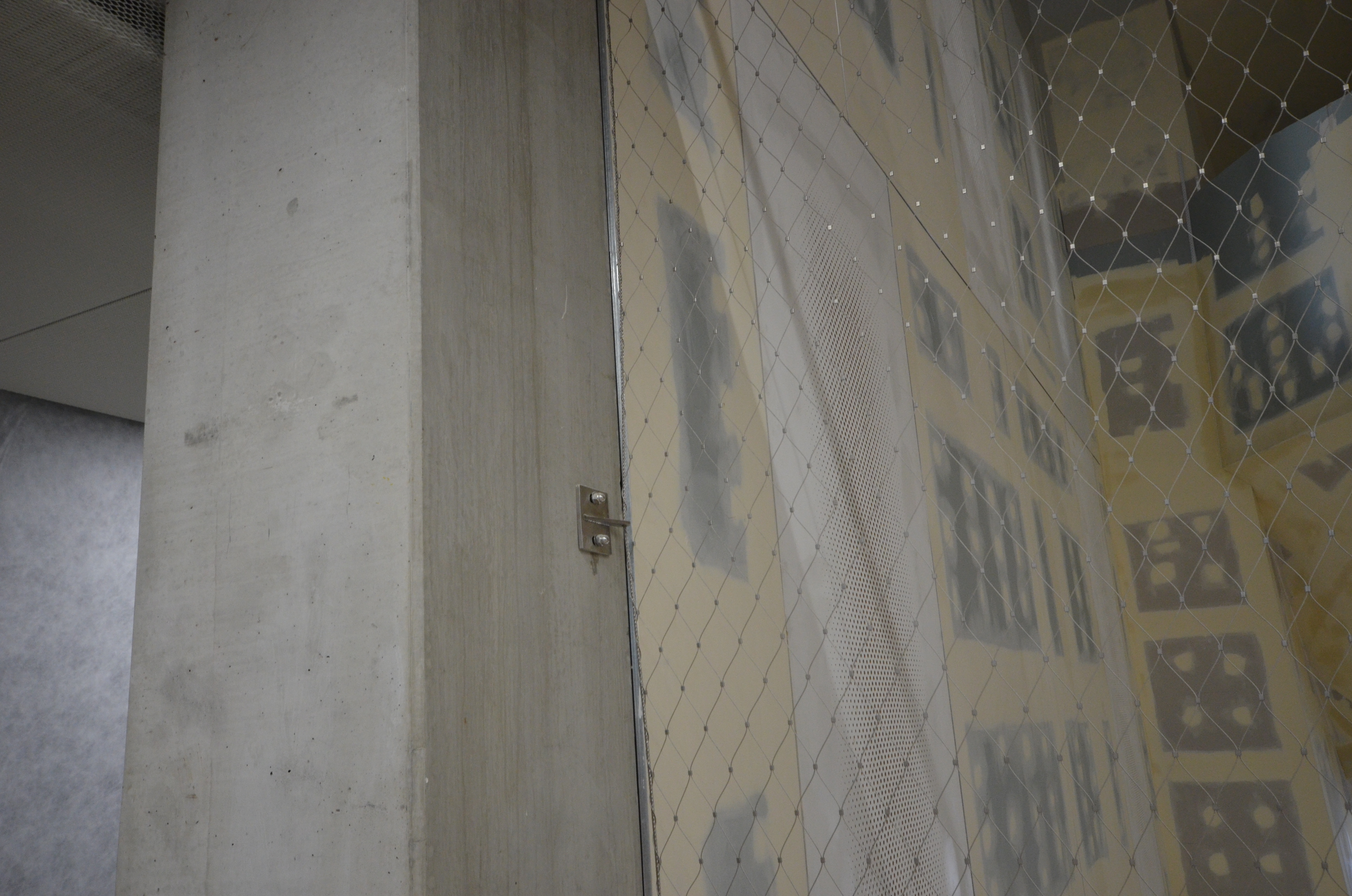 https://archive.abp.unimelb.edu.au/objects/images/Construction/Images/Atrium stainless steel wire mesh & frames/DSC_9222.JPG