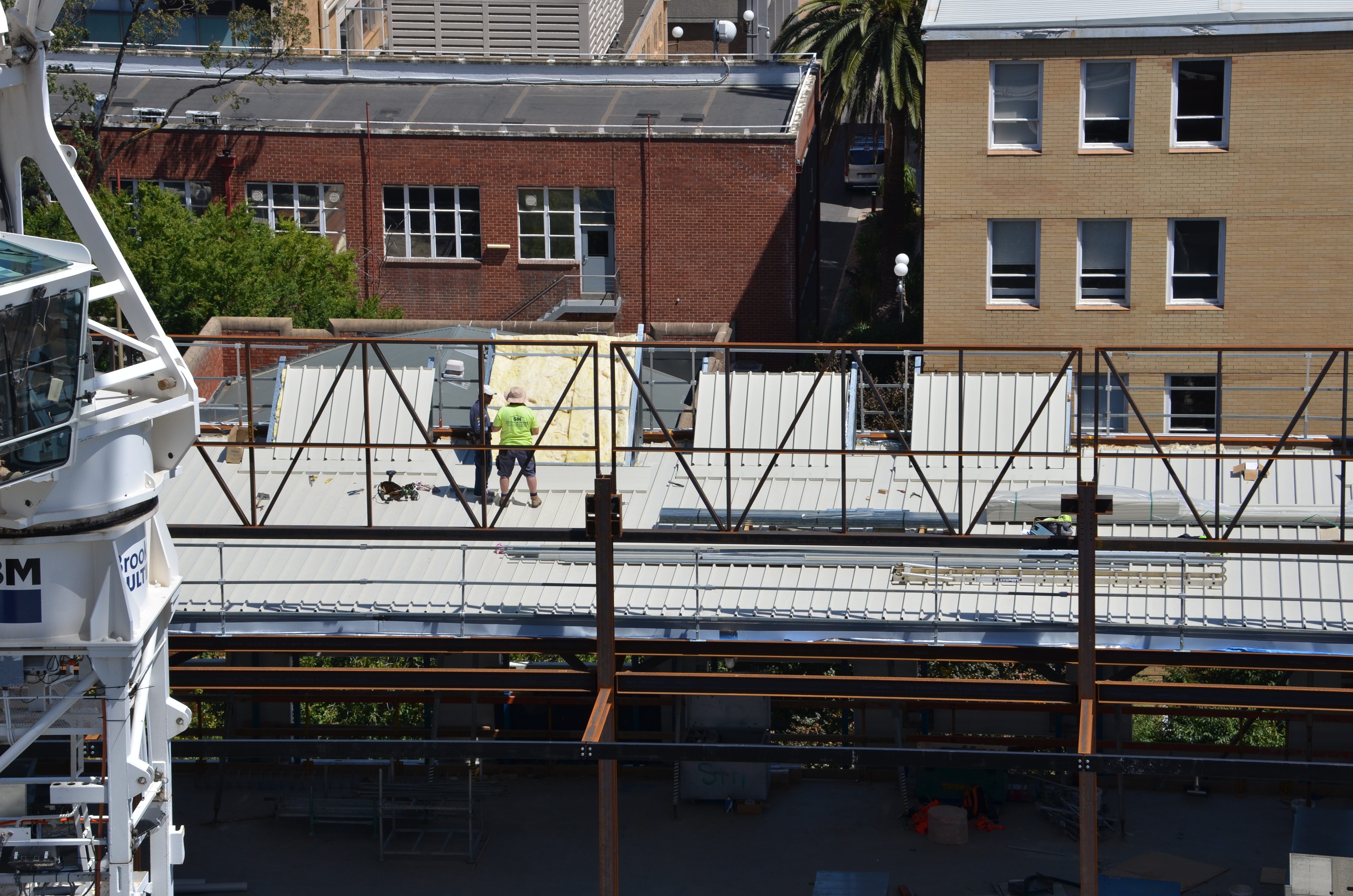 https://archive.abp.unimelb.edu.au/objects/images/Construction/Images/Roof/Roof sheeting, flashings and gutters/DSC_4714.JPG https://archive.abp.unimelb.edu.au/objects/images/Construction/Images/Roof/Roof sheeting, flashings and gutters/DSC_4714.JPG