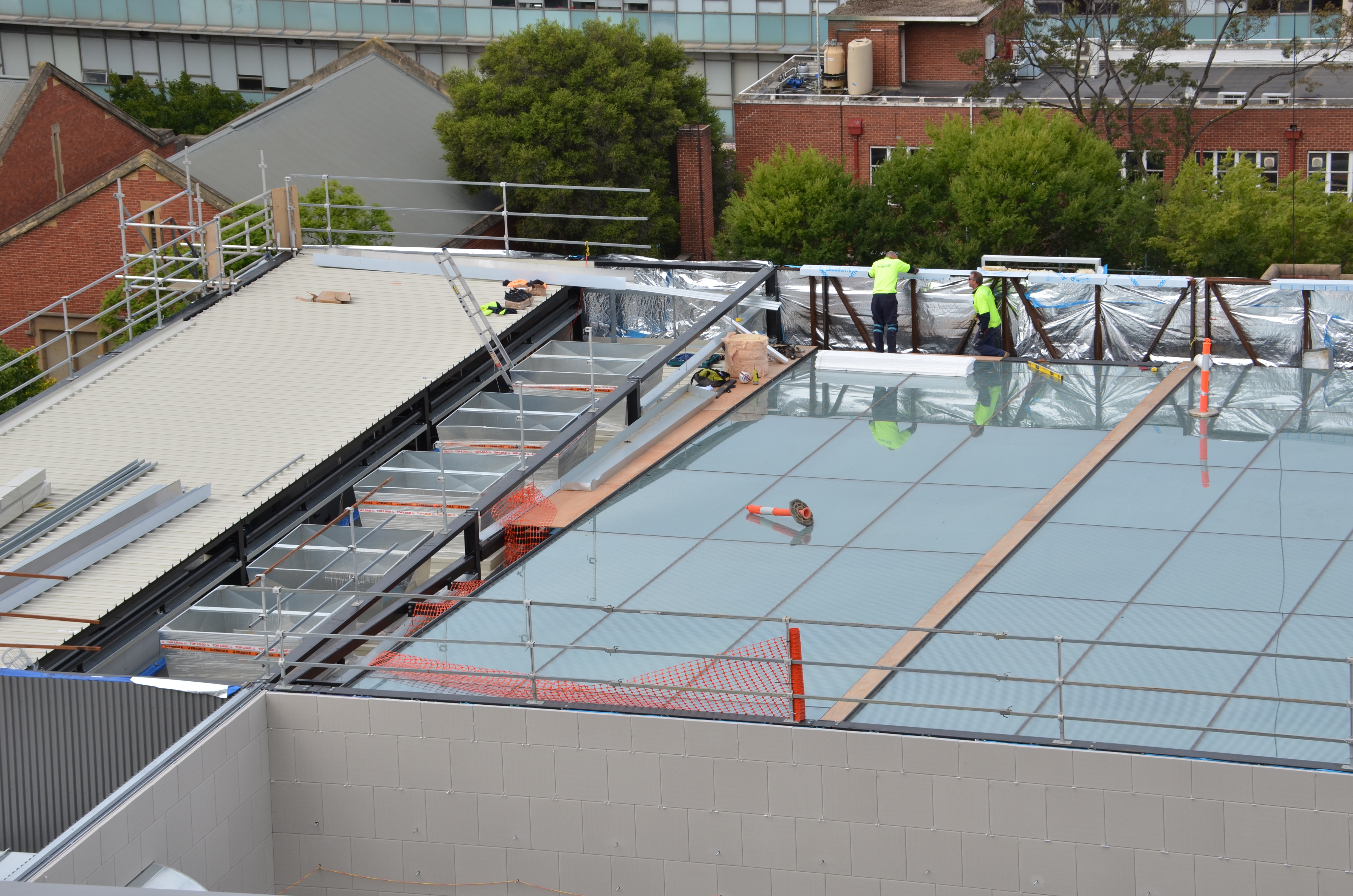 https://archive.abp.unimelb.edu.au/objects/images/Construction/Images/Roof/Glazed atrium roof/Delivery & Installation/DSC_6378.JPG
