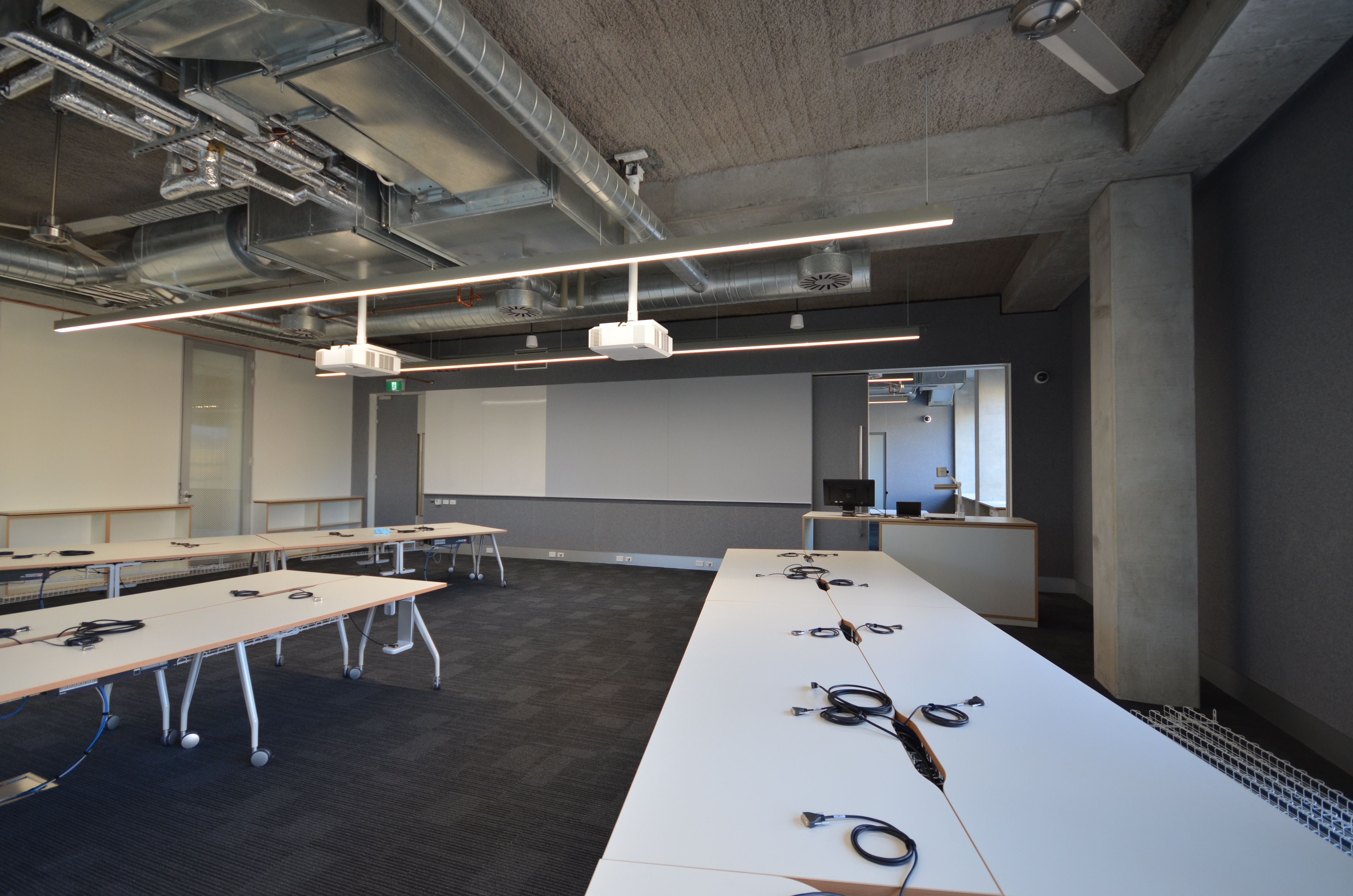 https://archive.abp.unimelb.edu.au/objects/images/Construction/Images/Fitouts/Cad lab/DSC_9920.JPG