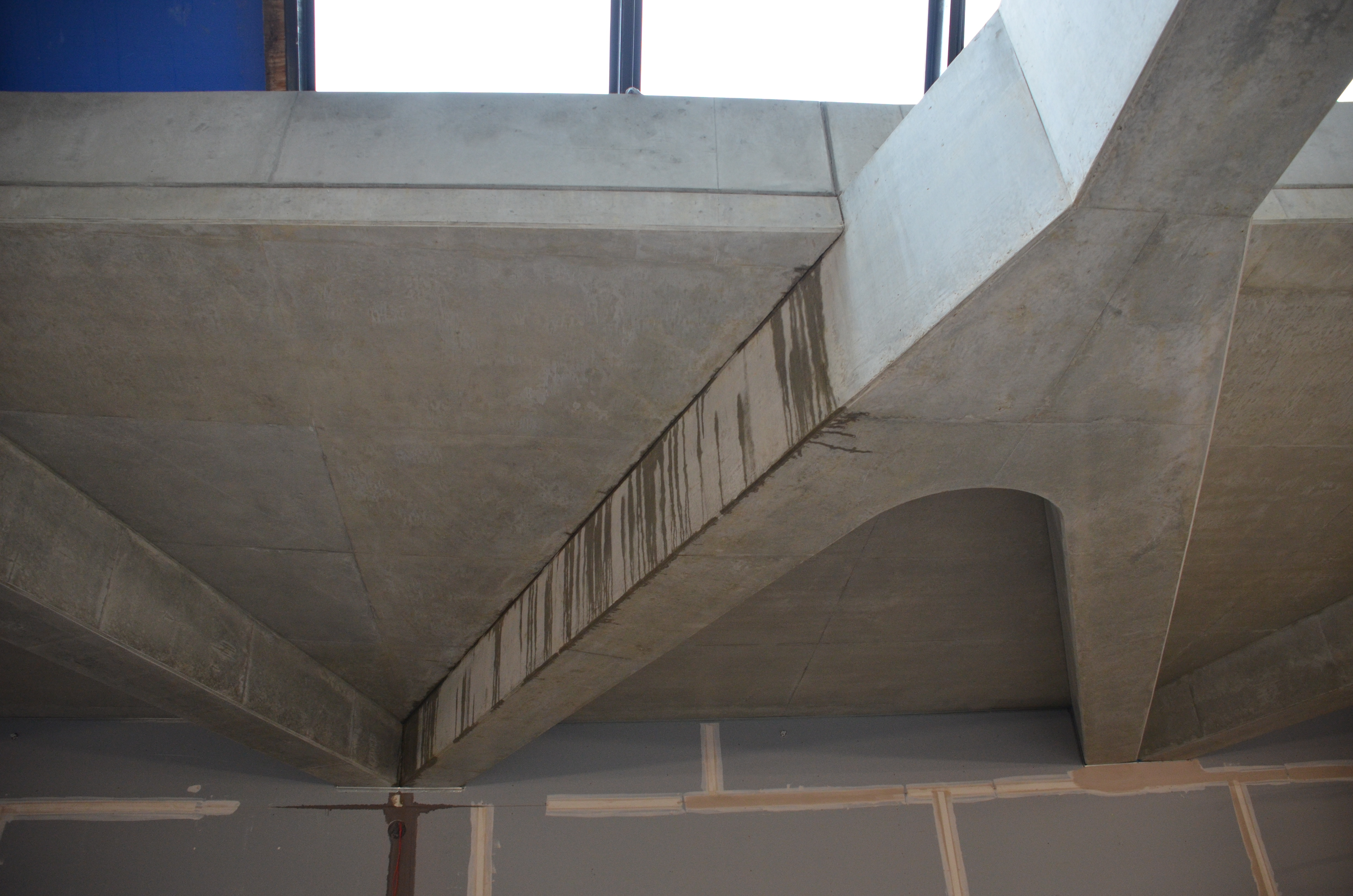 https://archive.abp.unimelb.edu.au/objects/images/Construction/Images/Concrete suspended slabs and beams/Wishbone beams library/DSC_7048.JPG