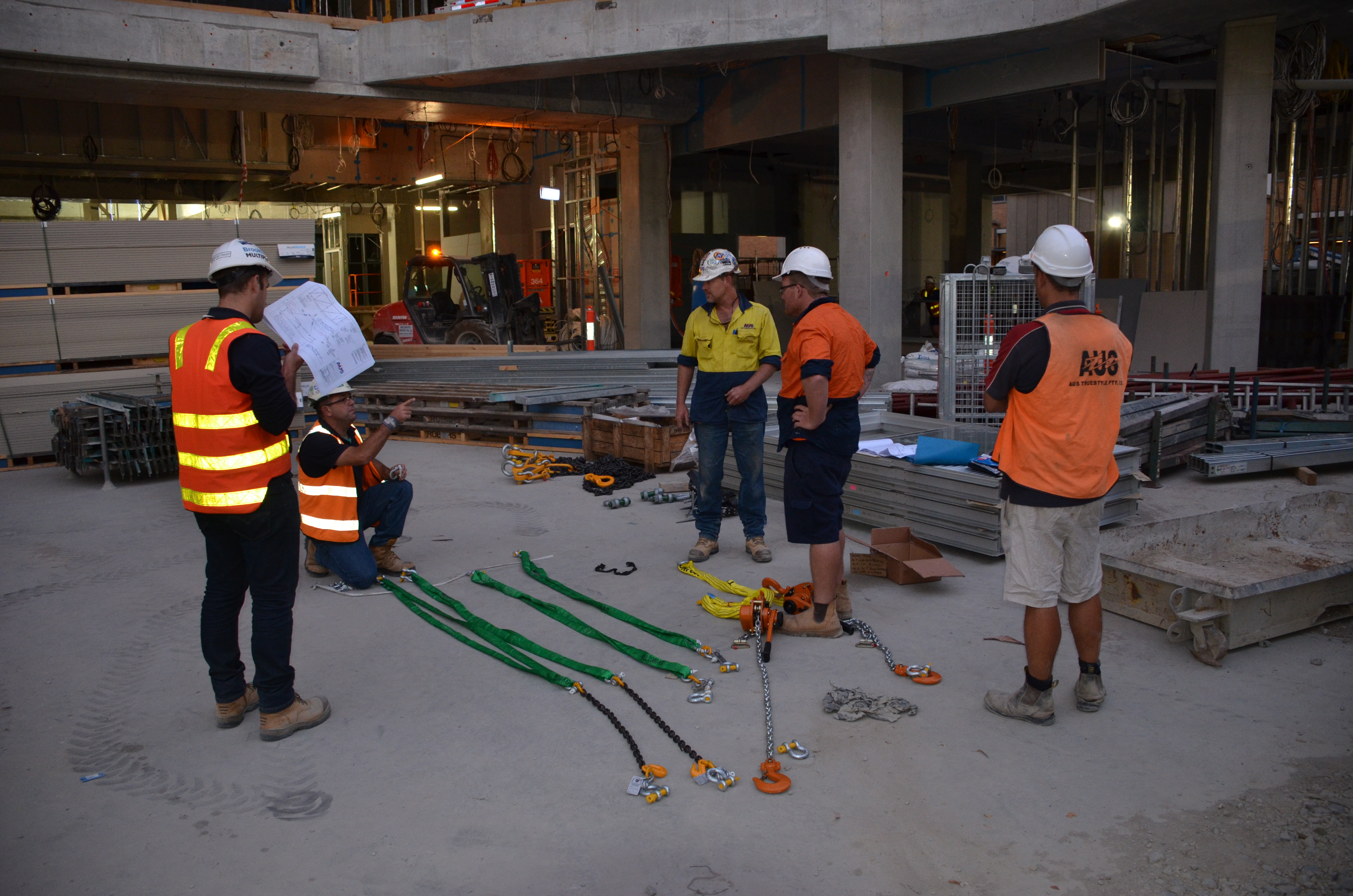 https://archive.abp.unimelb.edu.au/objects/images/Construction/Images/Roof/Glazed atrium roof/Delivery & Installation/DSC_5114.JPG https://archive.abp.unimelb.edu.au/objects/images/Construction/Images/Roof/Glazed atrium roof/Delivery & Installation/DSC_5114.JPG