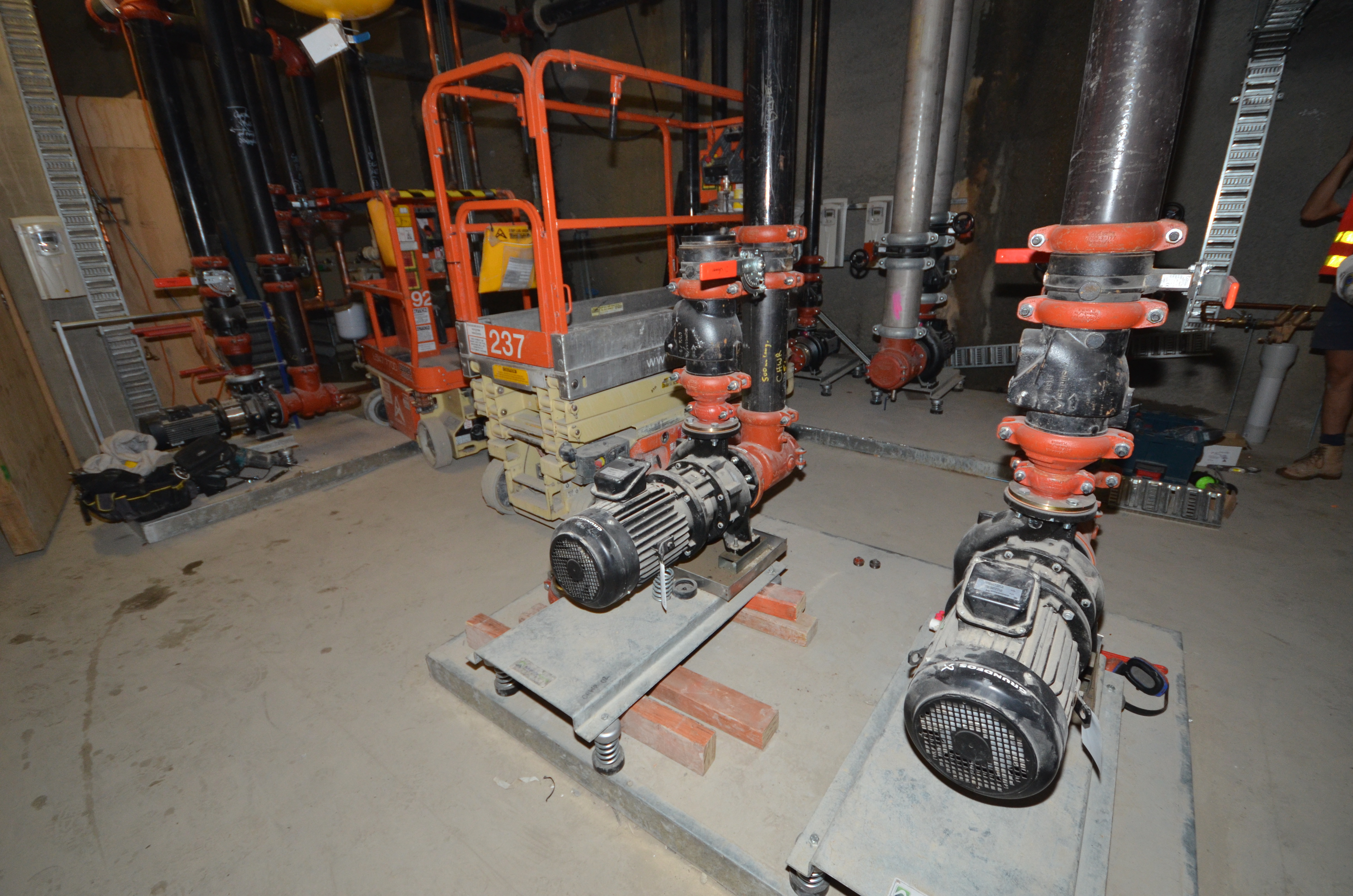 https://archive.abp.unimelb.edu.au/objects/images/Construction/Images/Services/Mechanical/Large plant room basement/DSC_6722.JPG