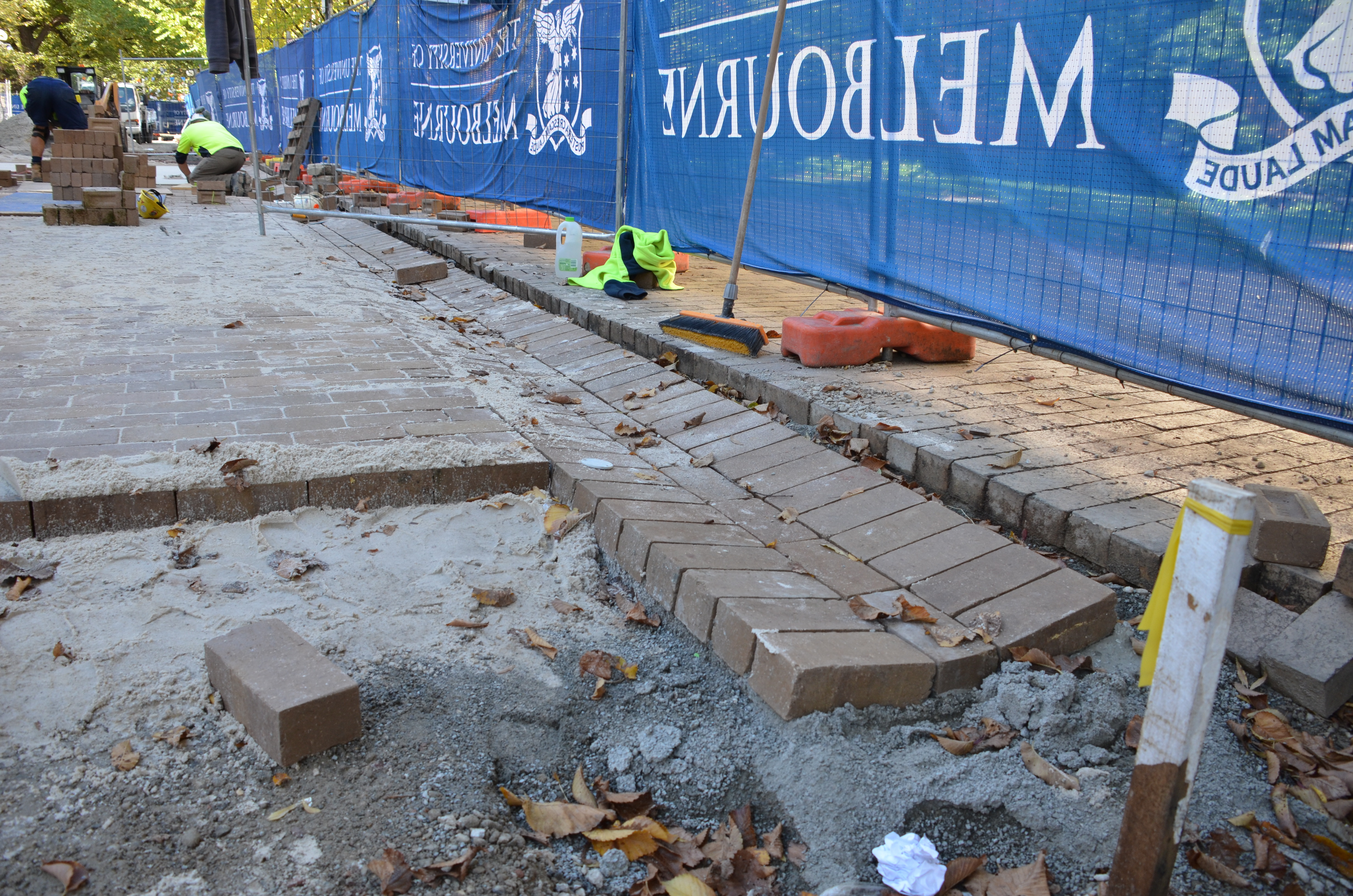 https://archive.abp.unimelb.edu.au/objects/images/Construction/Images/External Works/Brick paving & brick walls/DSC_7397.JPG